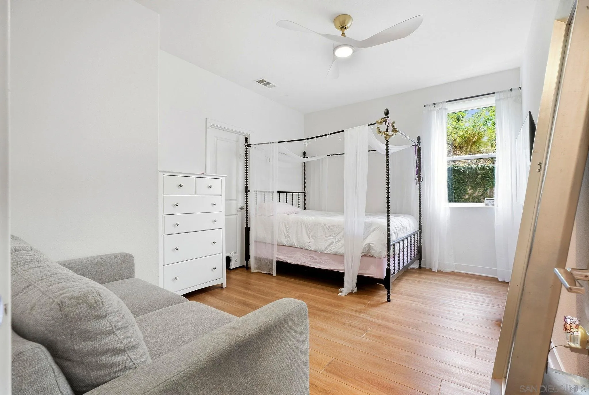 https://cdn.realtyfeed.com/cdn/127/260023484/c612fb3dc511241c33a43ad6e16cdafb.webp