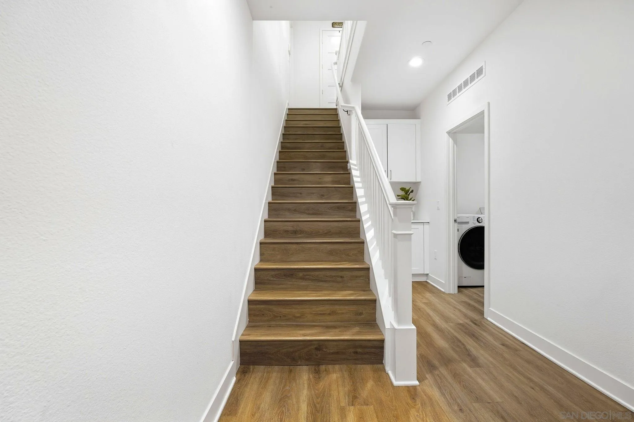 https://cdn.realtyfeed.com/cdn/127/260023484/d113bee08c9f1cfb0660e4f6aba3bd75.webp
