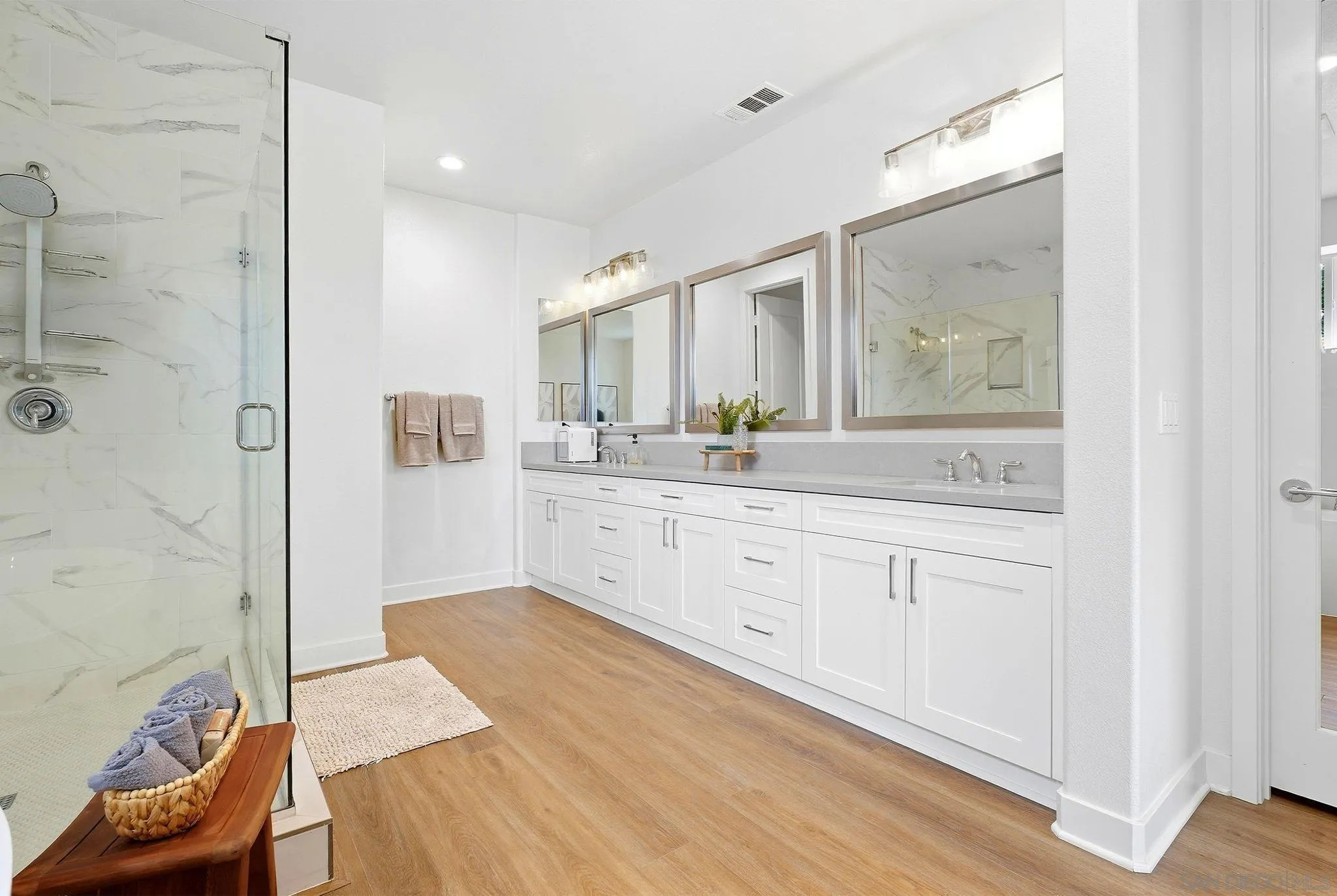 https://cdn.realtyfeed.com/cdn/127/260023484/d1e4622bdbd9ff40aa4aae6e63f5a315.webp