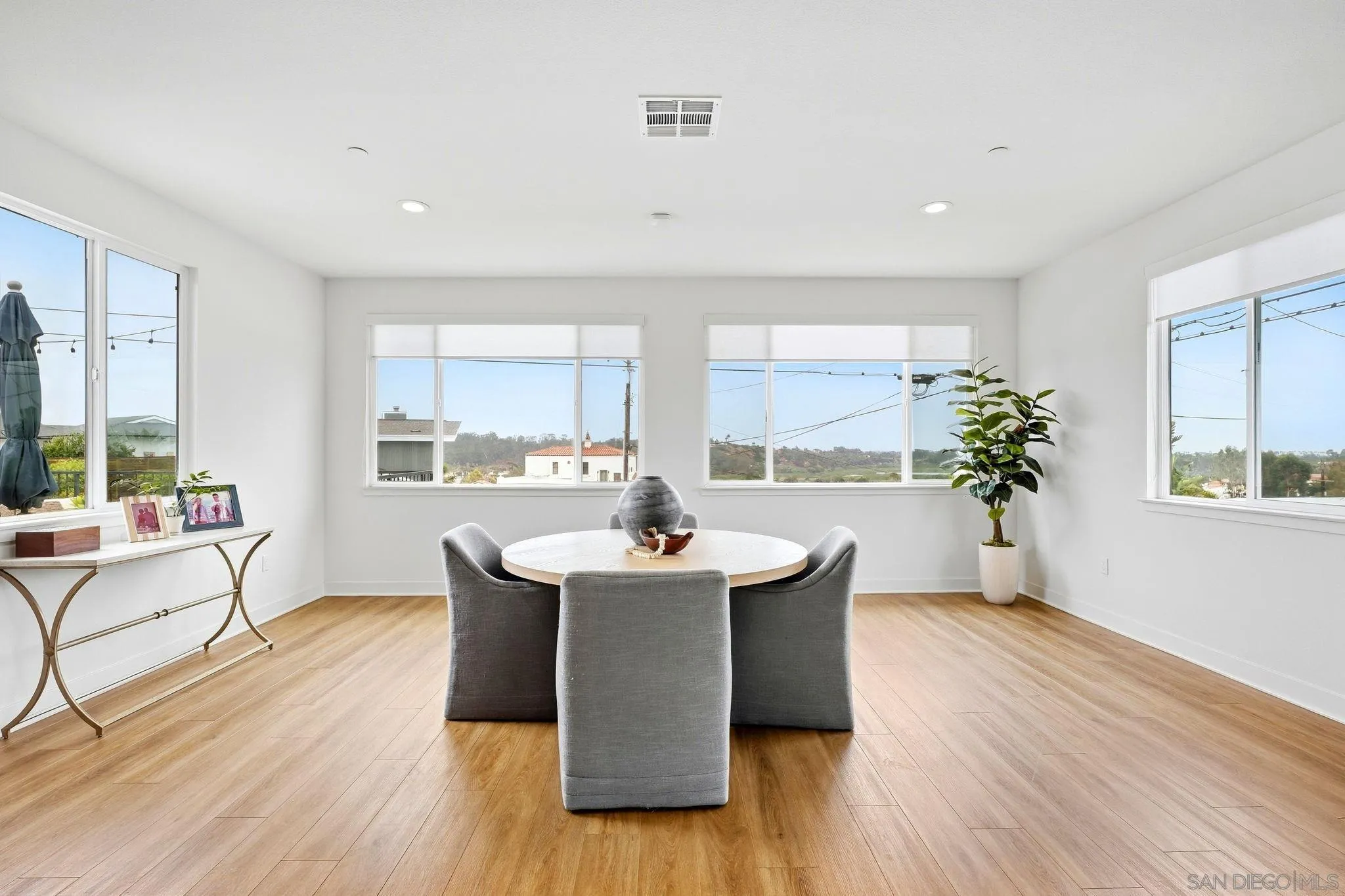 https://cdn.realtyfeed.com/cdn/127/260023484/fa6e53ed93c5d8101285083b561810f6.webp