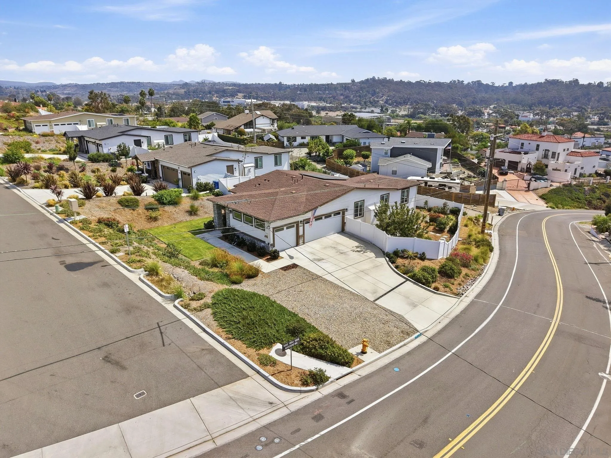 https://cdn.realtyfeed.com/cdn/127/260023484/fd15d3297d947a90470081f2b013931c.webp