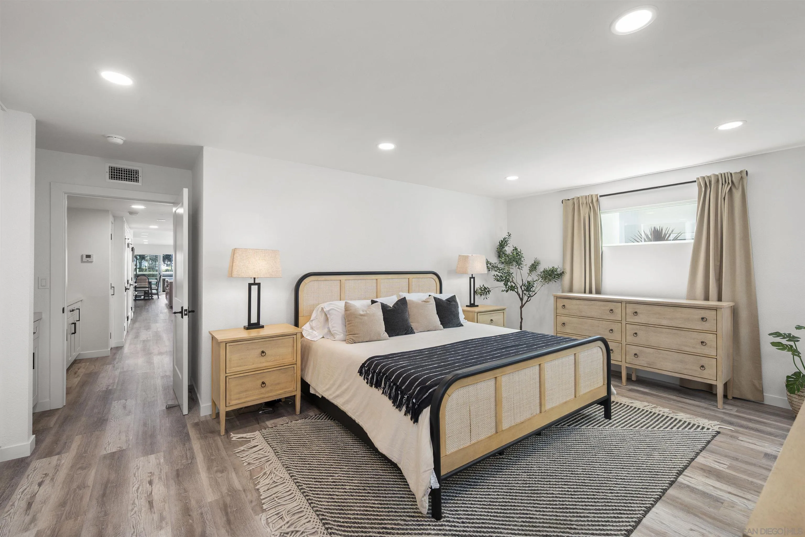 https://cdn.realtyfeed.com/cdn/127/260023489/18fcc5cc04de2f0752fdda90c183c284.webp
