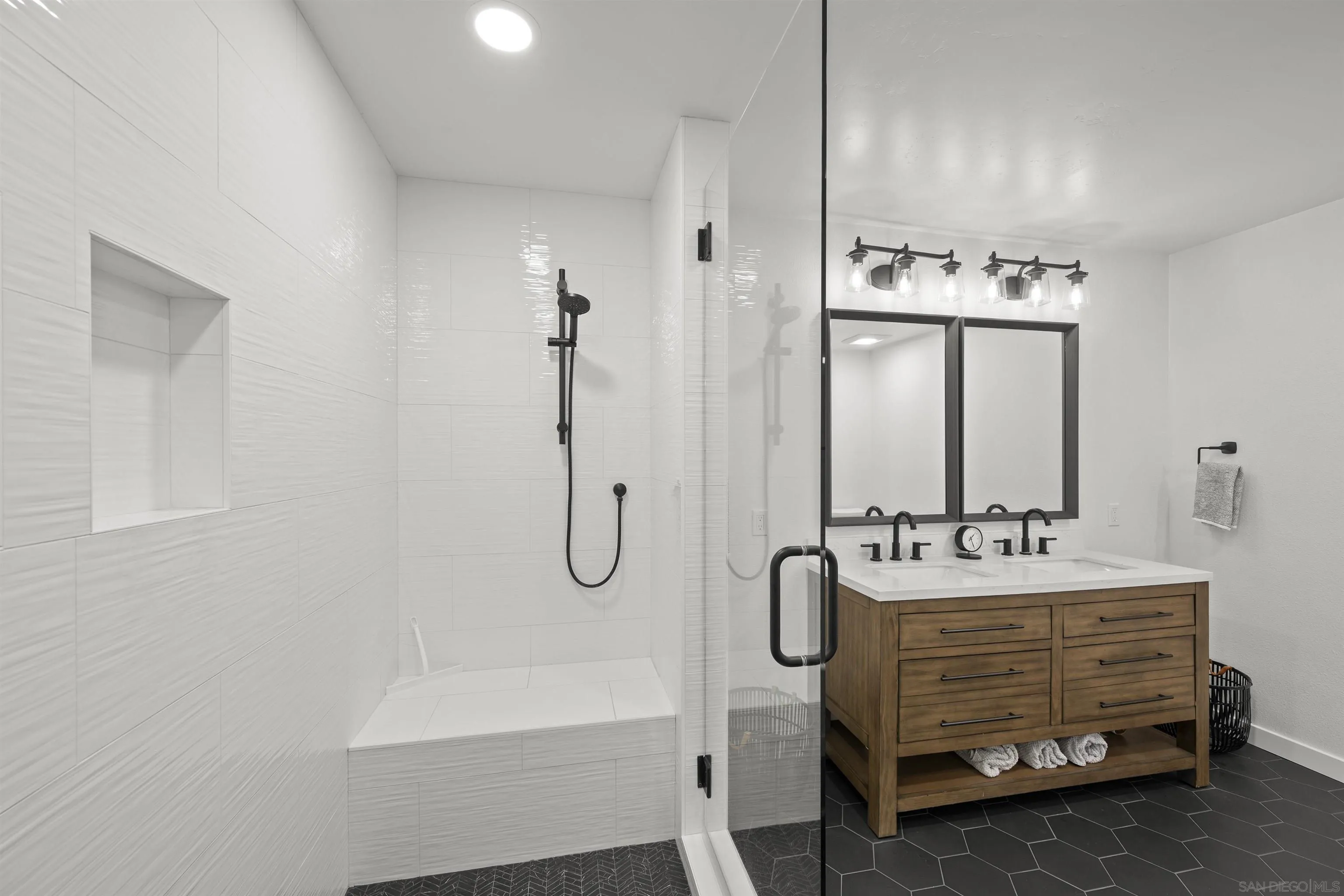 https://cdn.realtyfeed.com/cdn/127/260023489/4276a164523de3882ee092646333815a.webp