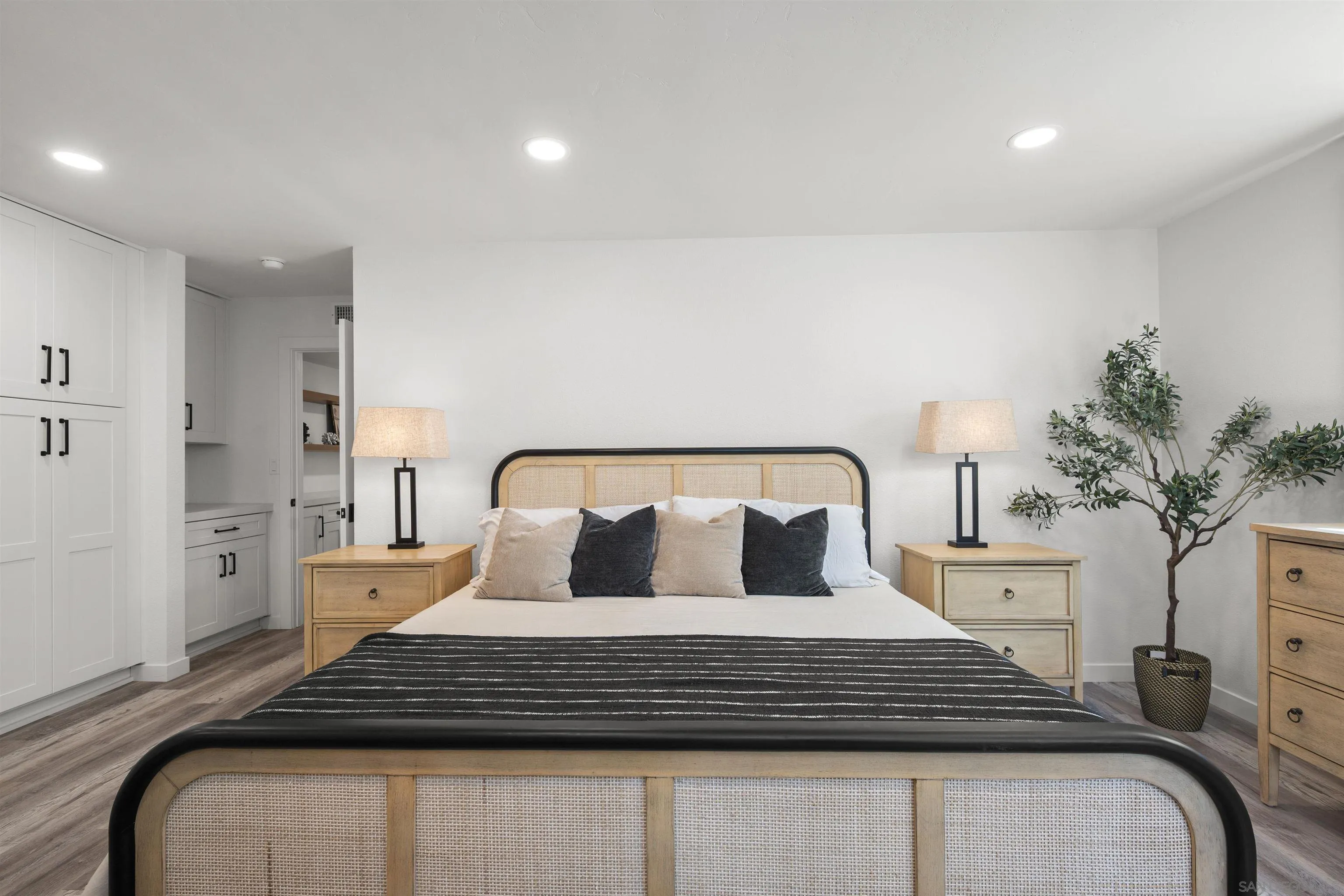 https://cdn.realtyfeed.com/cdn/127/260023489/73e4bd98a91a333a5ea673999284f32c.webp