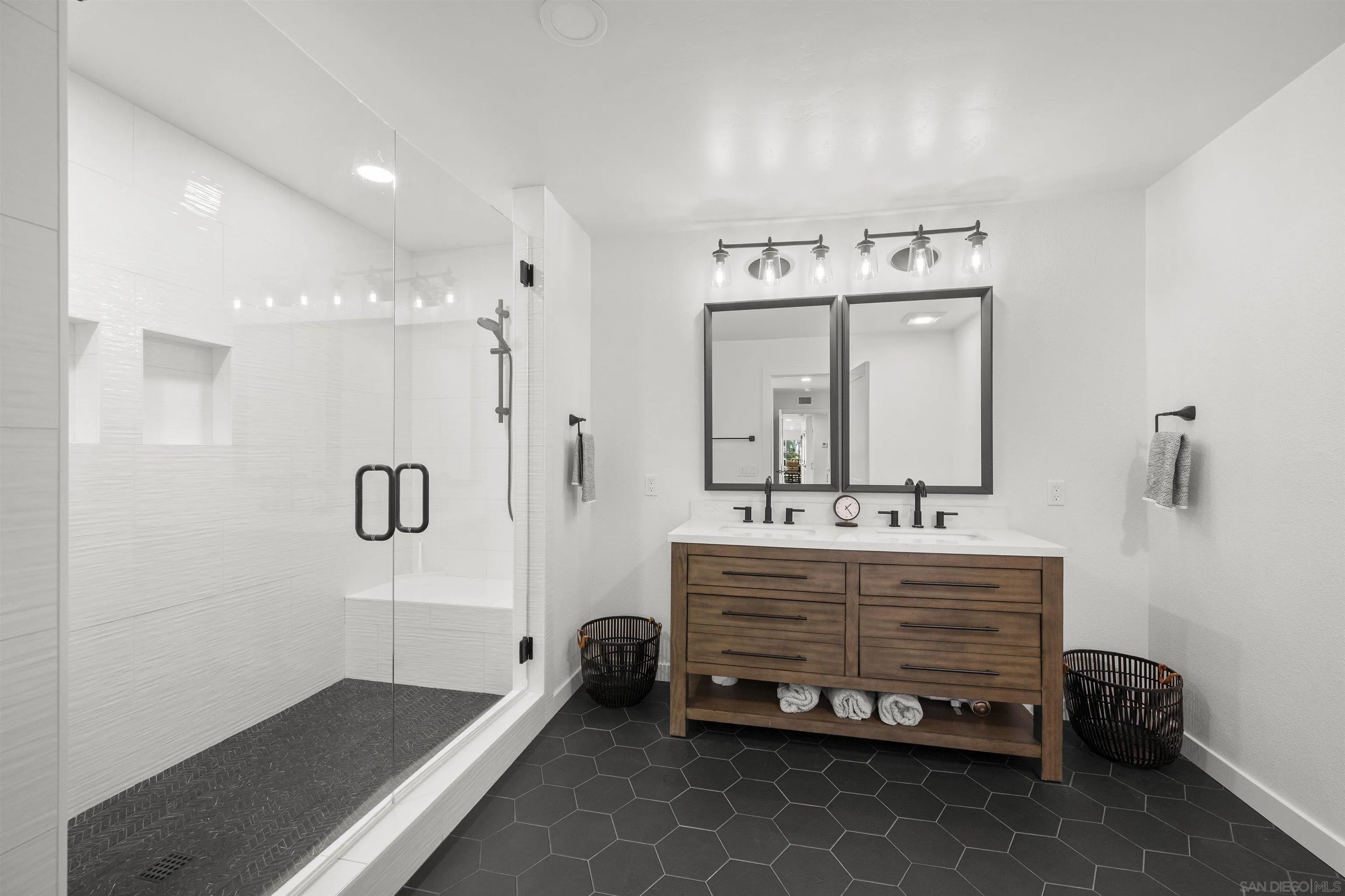 https://cdn.realtyfeed.com/cdn/127/260023489/86c1d2ed5f3108a3b7882f5668e50b41.webp
