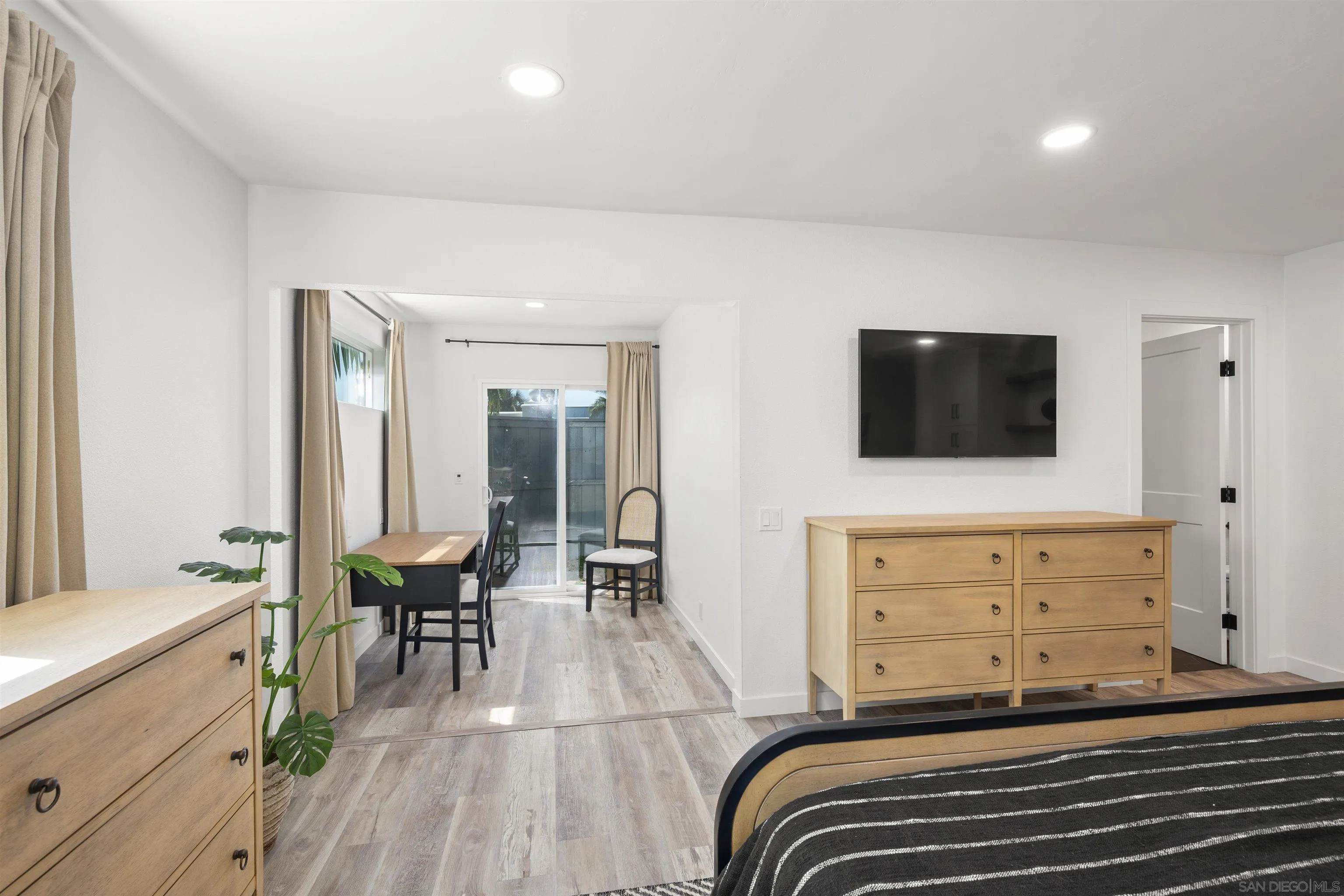 https://cdn.realtyfeed.com/cdn/127/260023489/f1fa5c5ccb0cbd9d4c04b6c25fb5af2e.webp