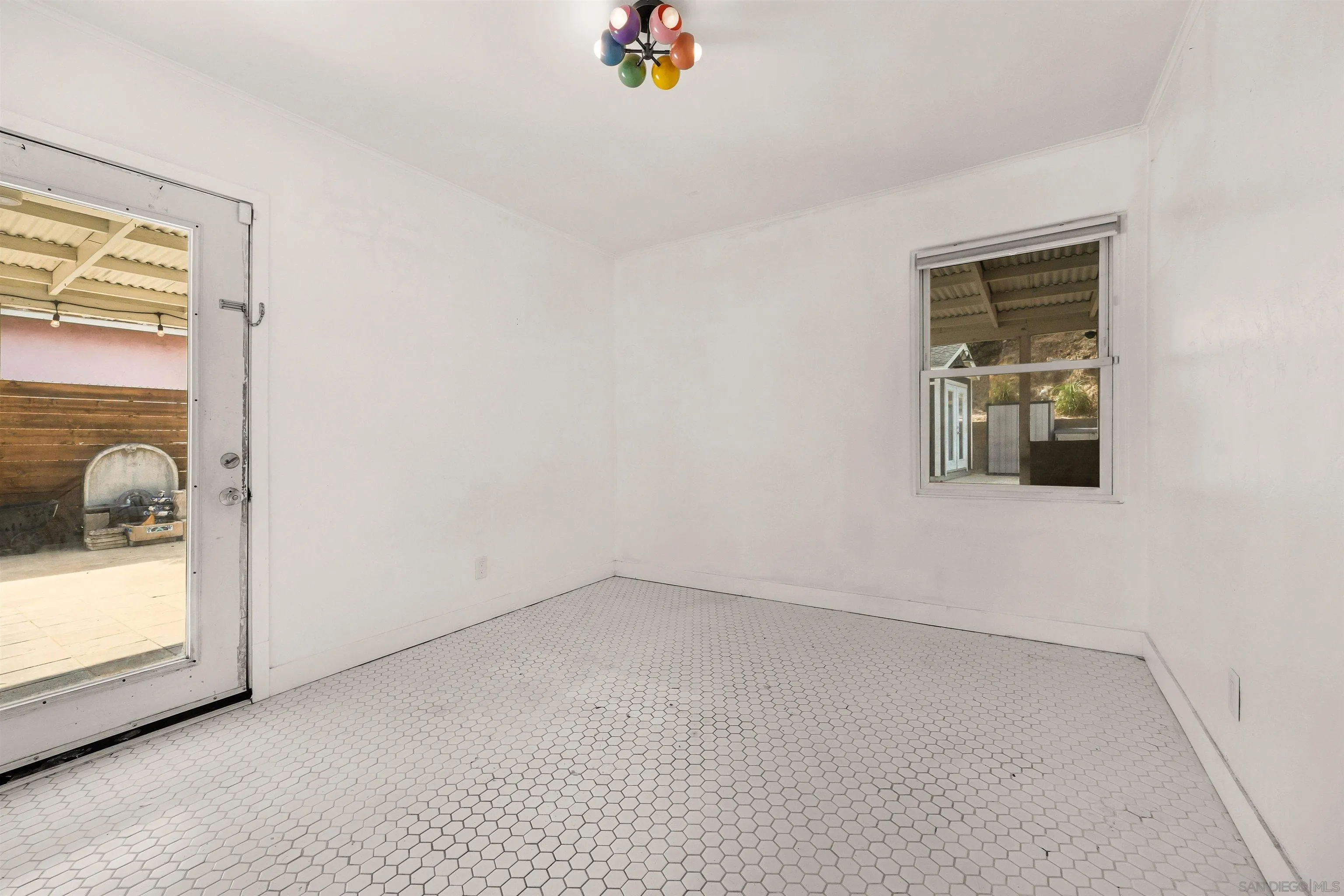 https://cdn.realtyfeed.com/cdn/127/260023490/09367206464ebeed454946f7ba8d9f96.webp