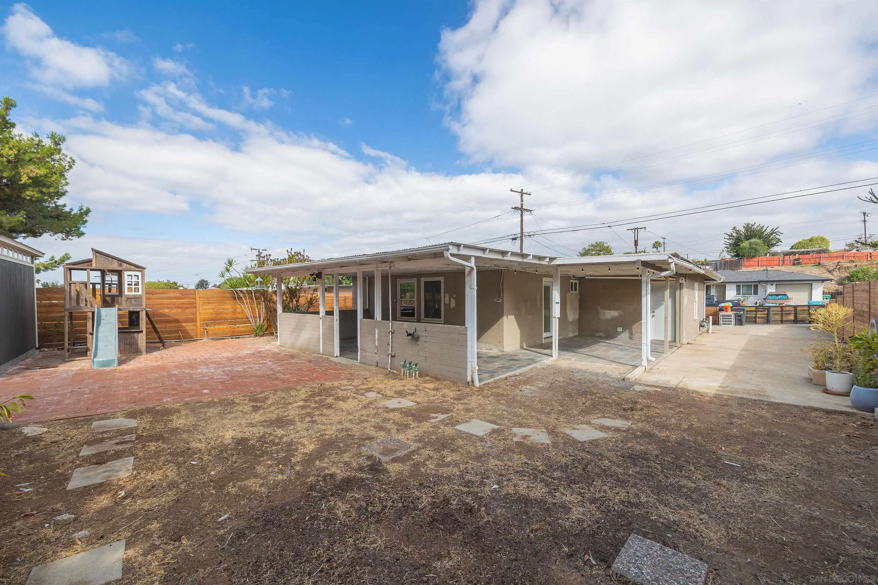 https://cdn.realtyfeed.com/cdn/127/260023490/563606338a8421e9824227e75467ebbf.webp