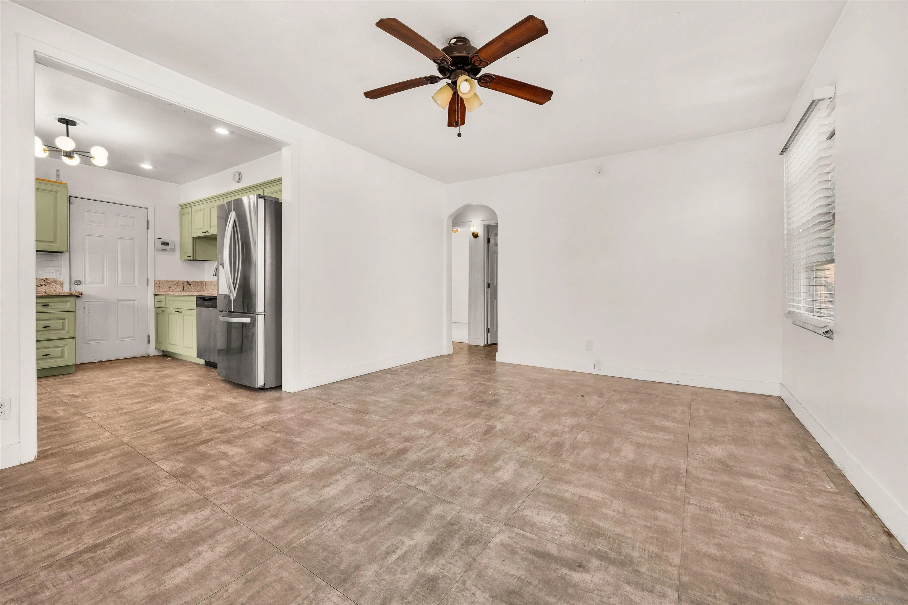 https://cdn.realtyfeed.com/cdn/127/260023490/5e0a861f97316a80d3f2453c8af9710e.webp