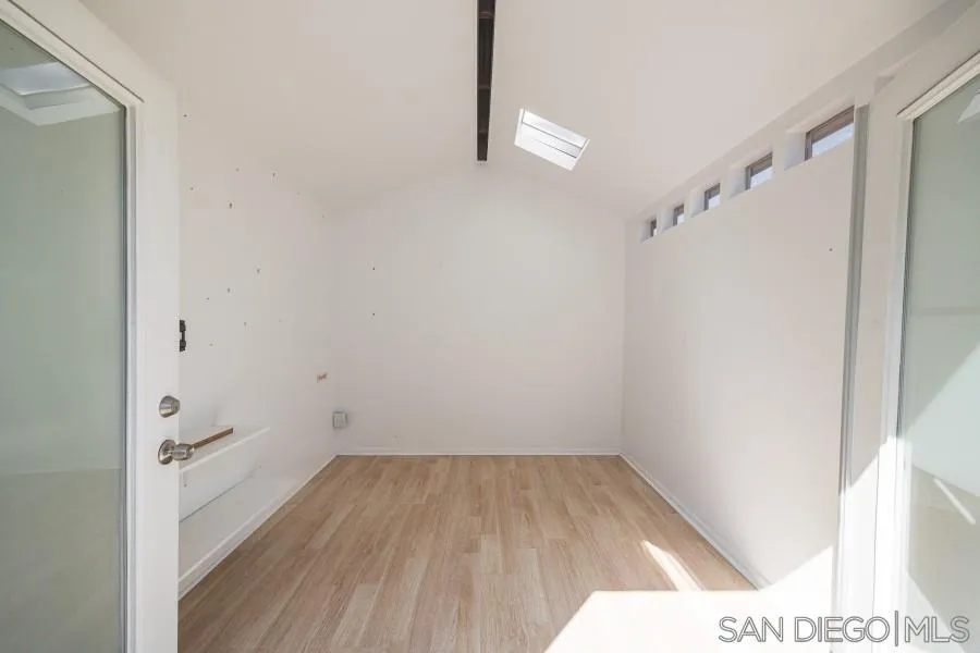 https://cdn.realtyfeed.com/cdn/127/260023490/93edaeb979043bde1c8e4e31279d84e5.webp