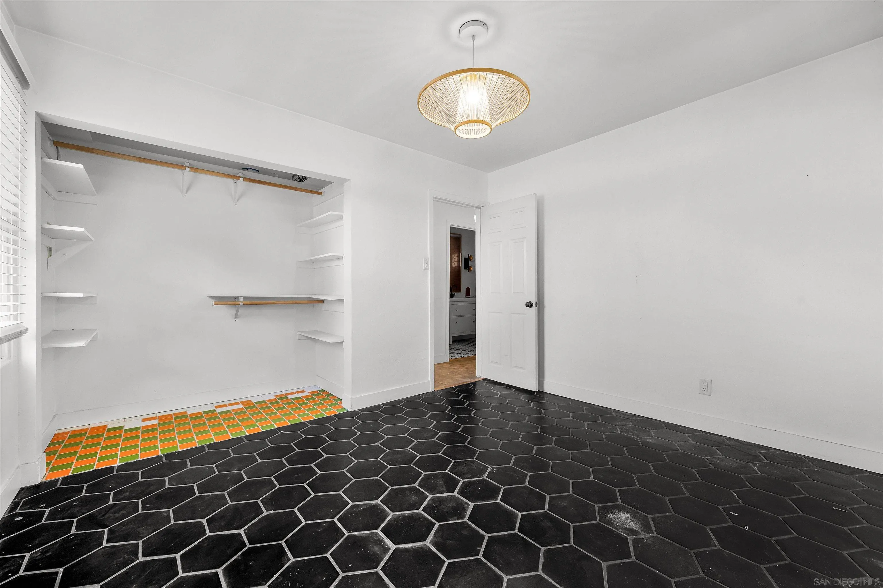https://cdn.realtyfeed.com/cdn/127/260023490/a8f8577b6e5f1573572b10bf5717b937.webp
