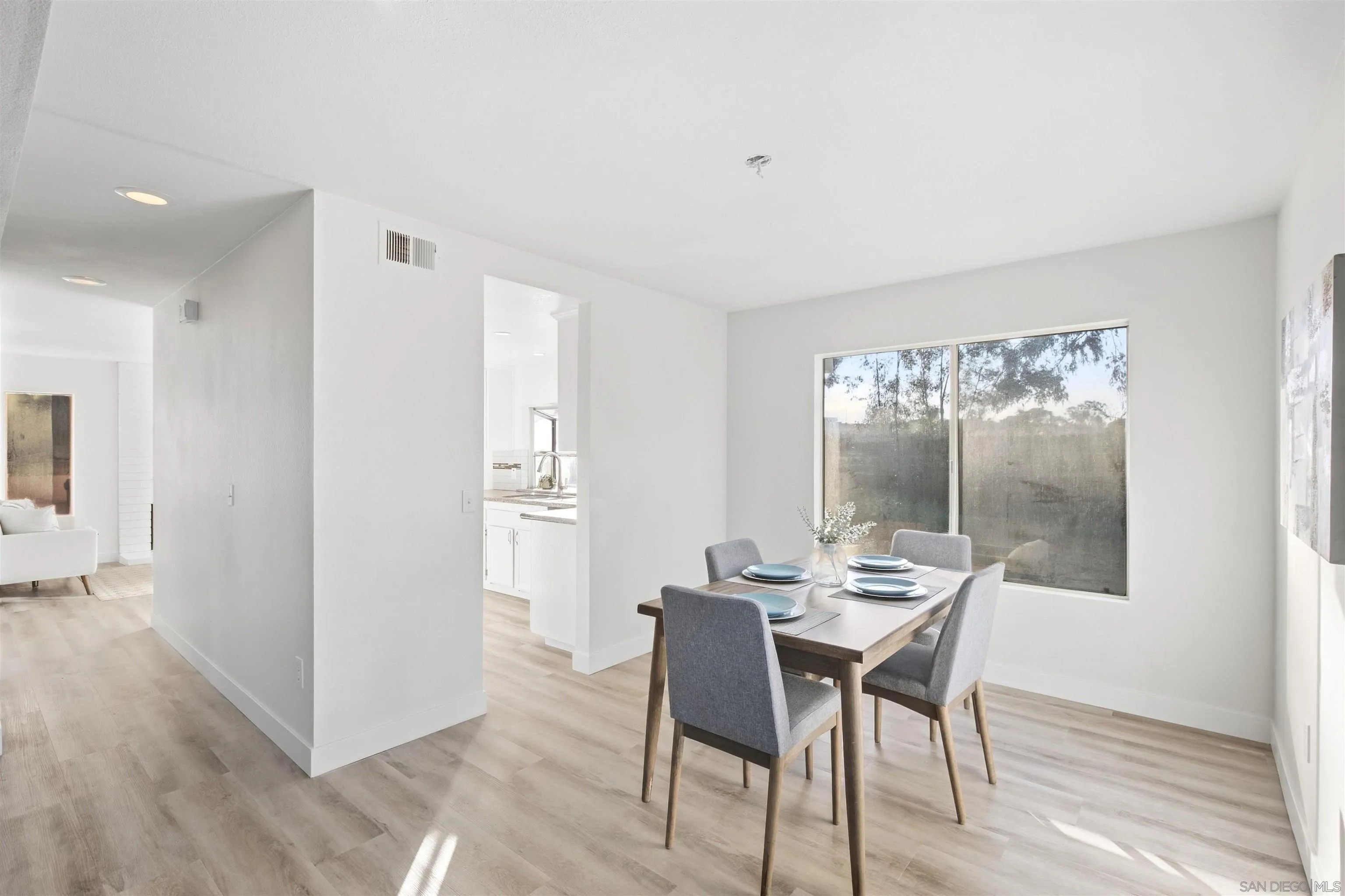 https://cdn.realtyfeed.com/cdn/127/260023491/fec2f6ce3aa47ca43b69fab5416a4c79.webp