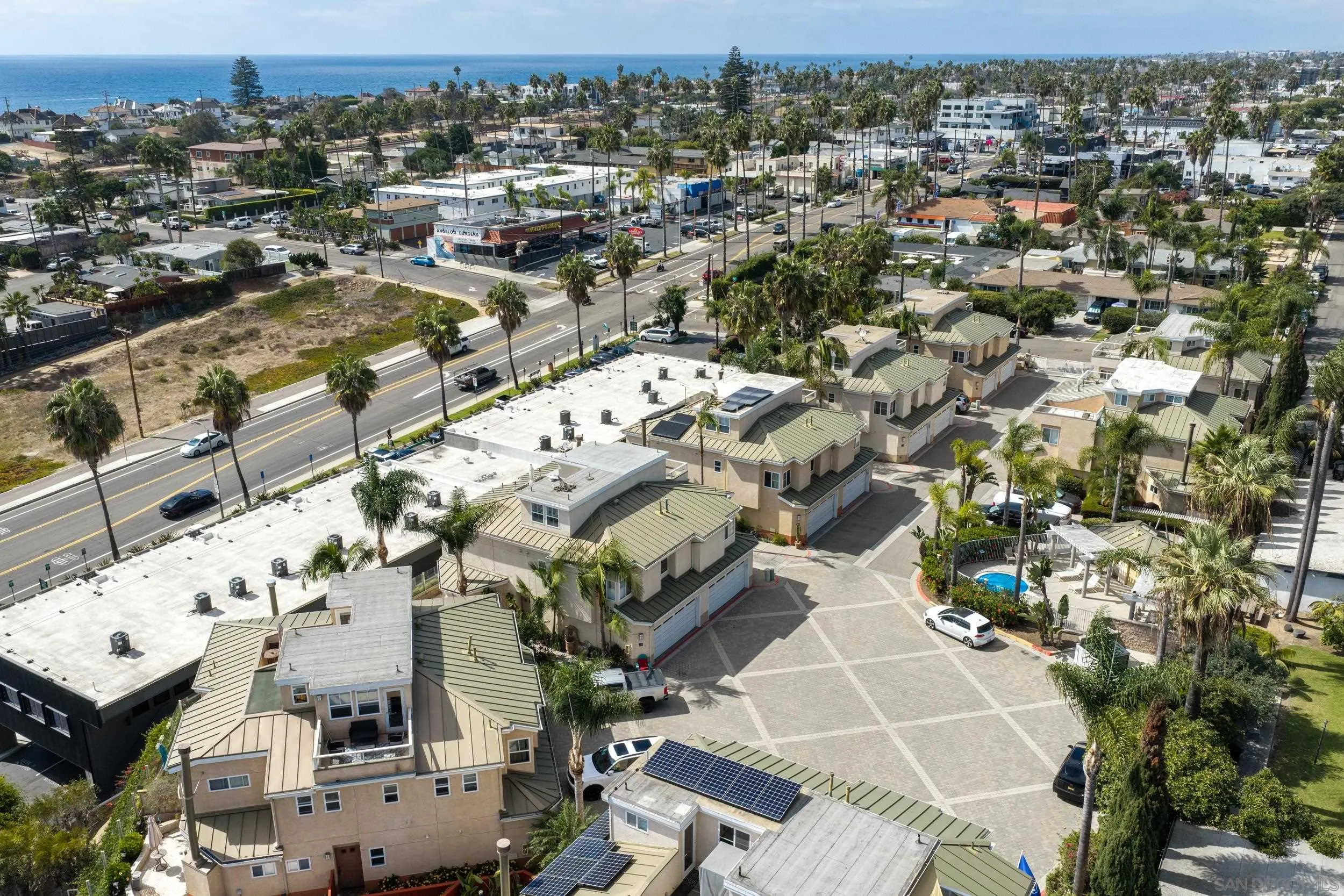 https://cdn.realtyfeed.com/cdn/127/260023496/1e79a0859dca9fd3959024ad0ddadc32.webp