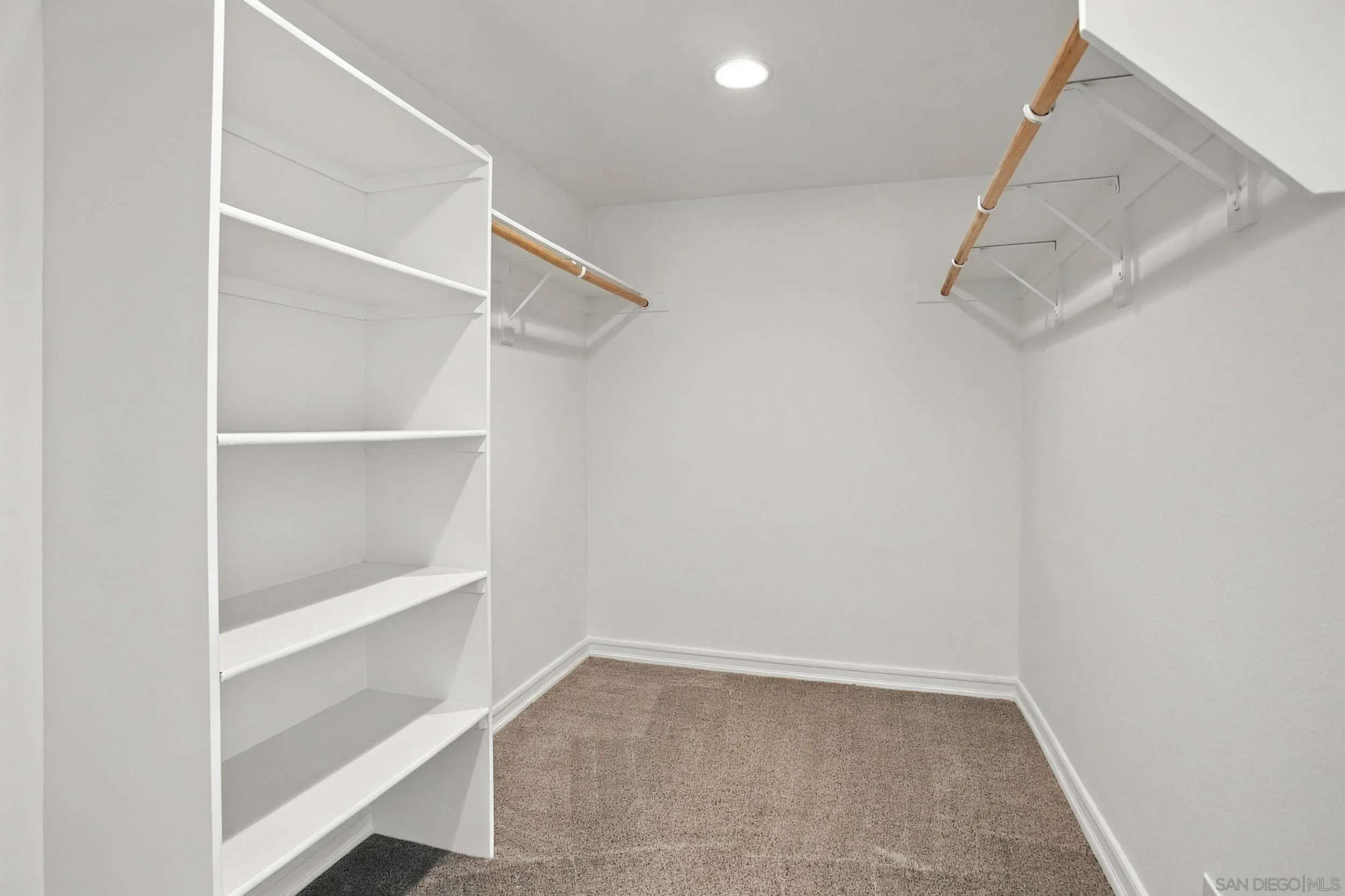 https://cdn.realtyfeed.com/cdn/127/260023496/3bd12a1f91ee07d86ac5d070bb81ce0b.webp