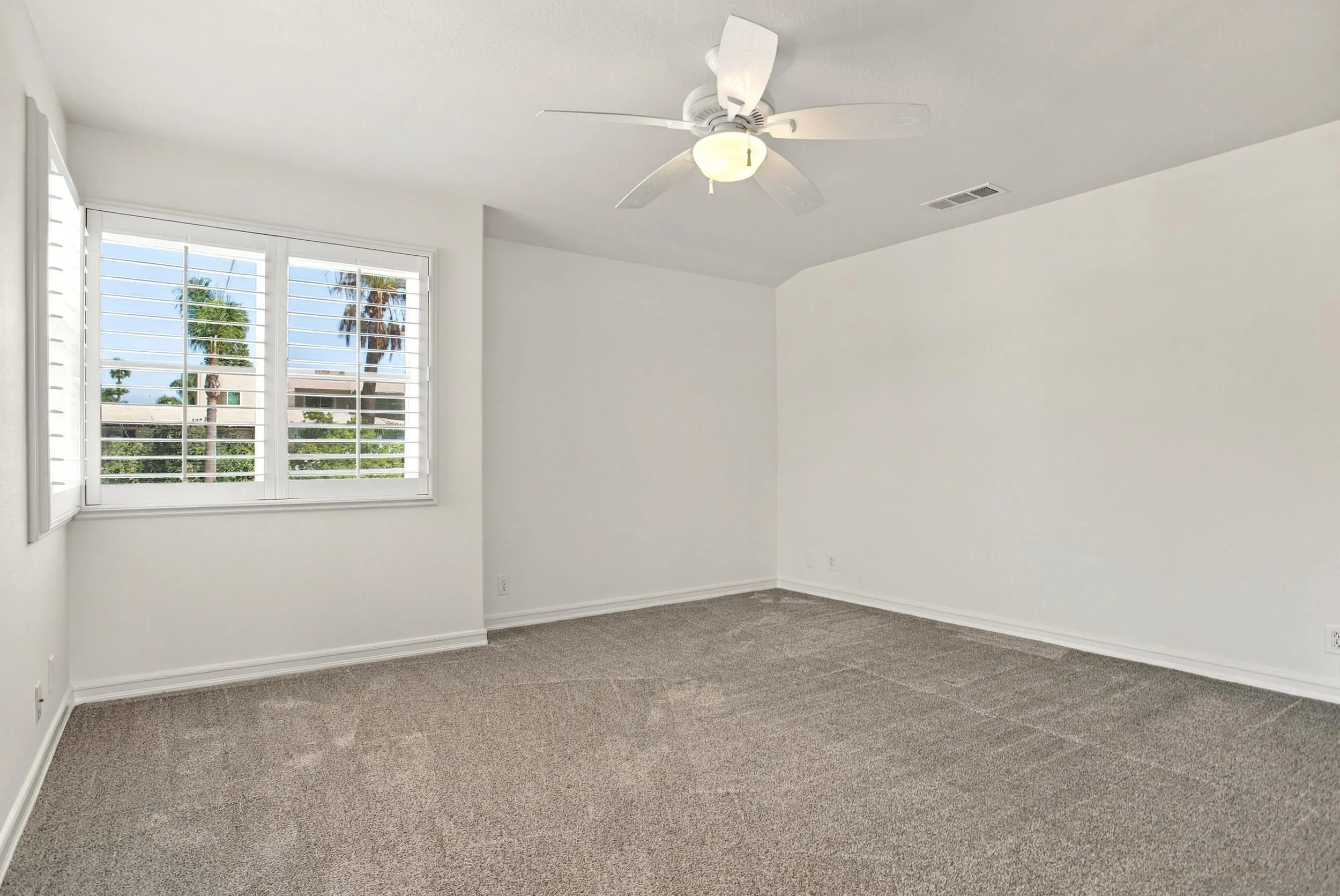 https://cdn.realtyfeed.com/cdn/127/260023496/3ffaca69e8d5d6738f74903c81bcbbf3.webp