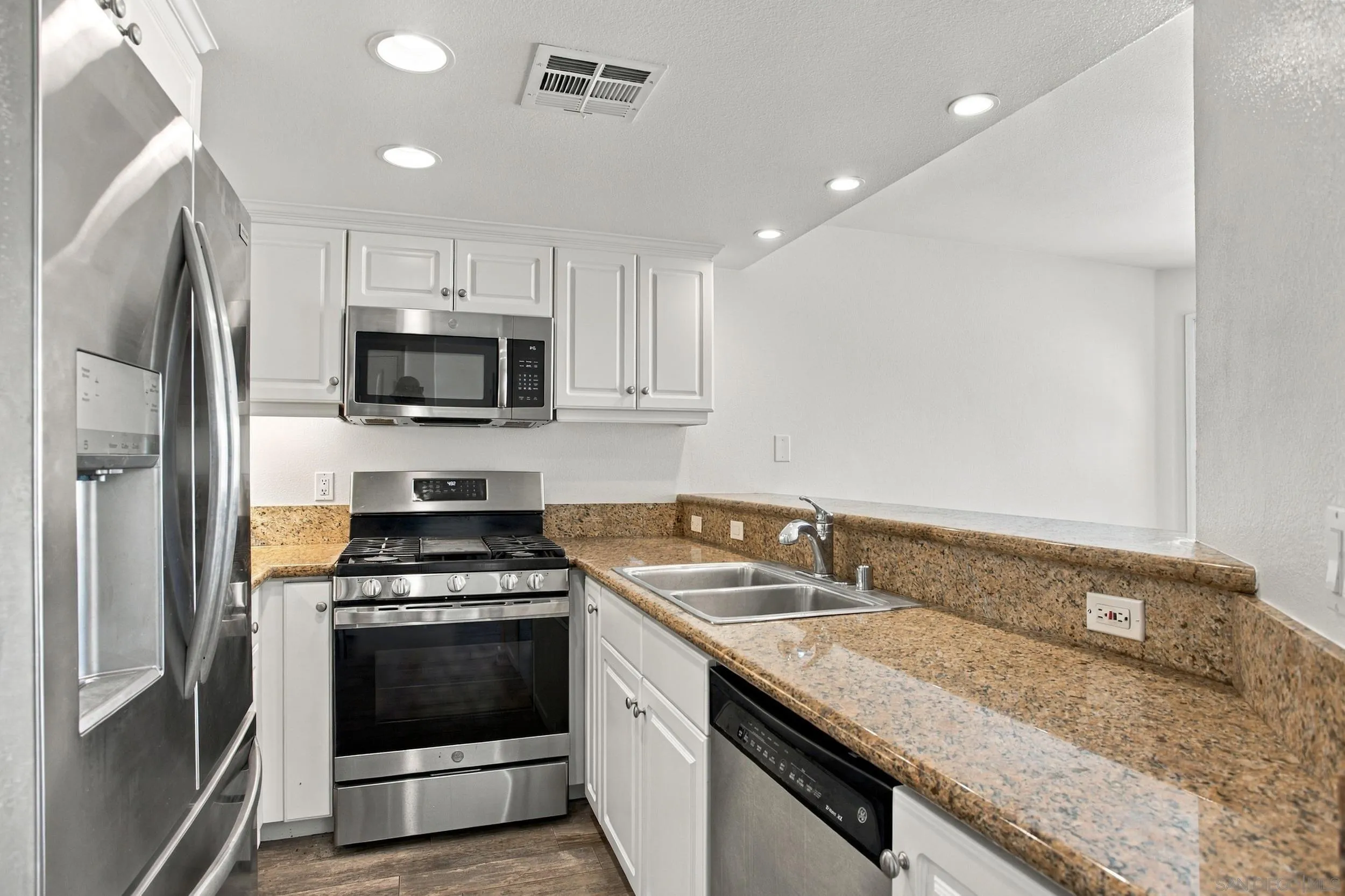 https://cdn.realtyfeed.com/cdn/127/260023496/b4ce8f18d134398eea842ddfa4083ab3.webp