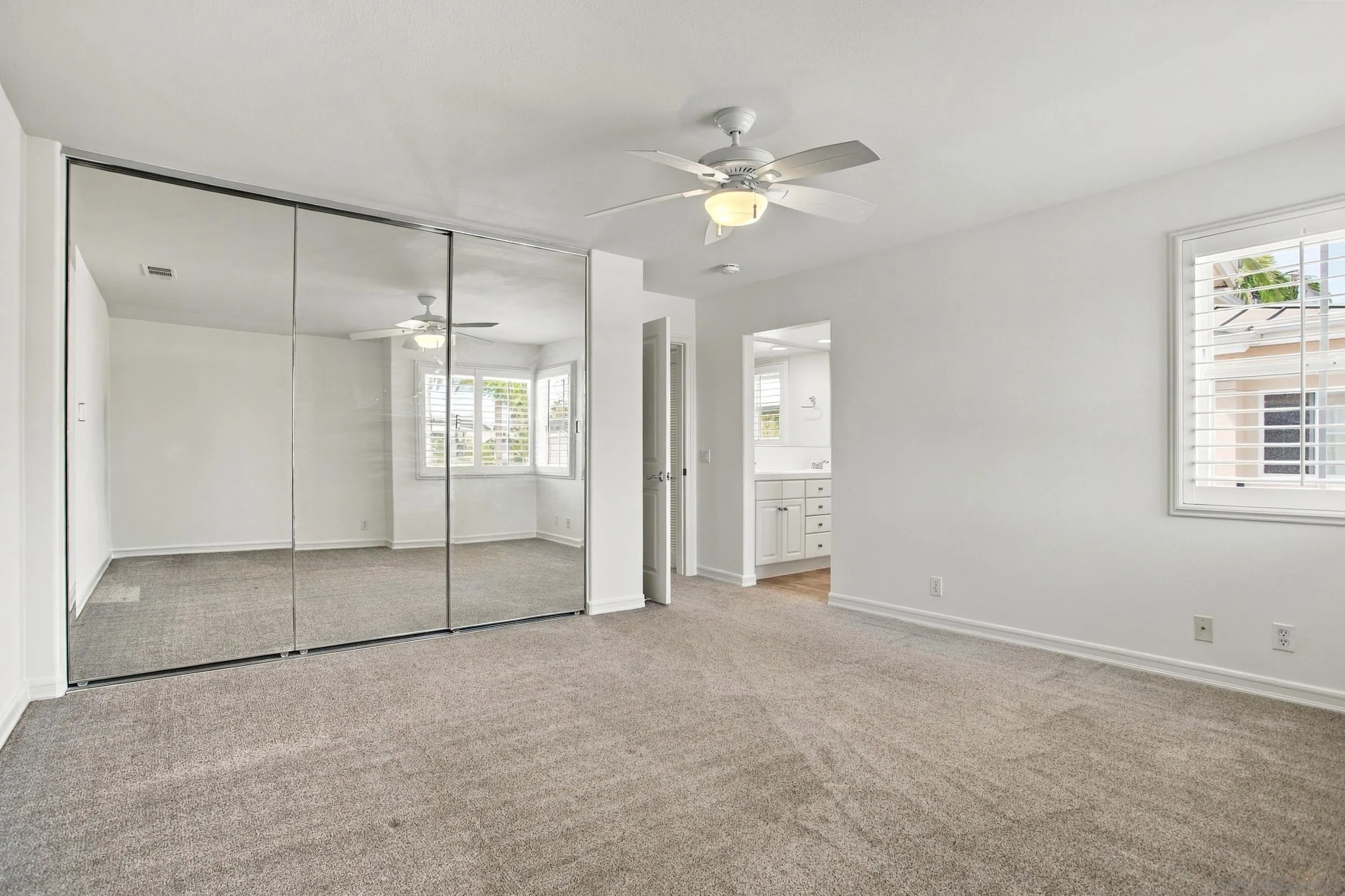 https://cdn.realtyfeed.com/cdn/127/260023496/bd538adff139e660664749615d912a72.webp