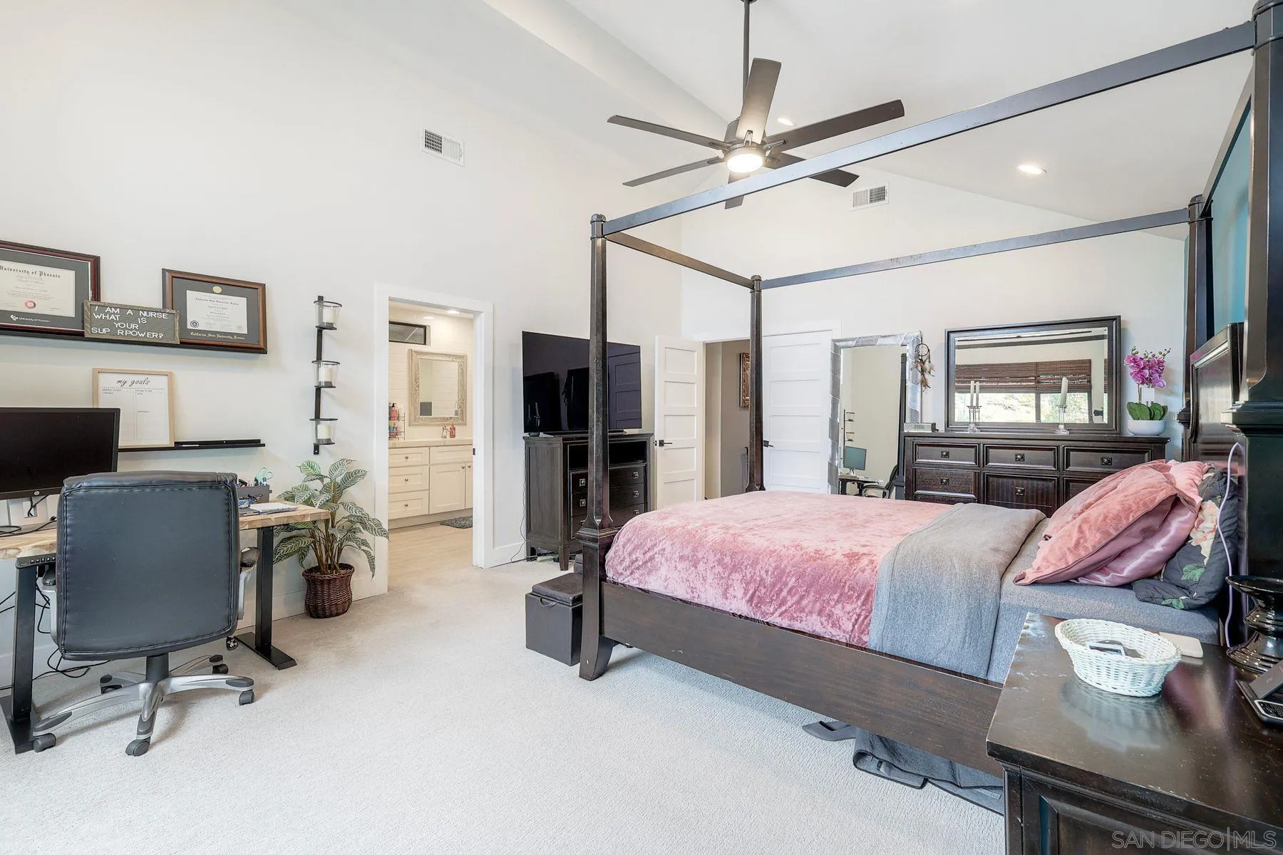 https://cdn.realtyfeed.com/cdn/127/260023497/dee24b6b502c216fa65a94e209343644.webp