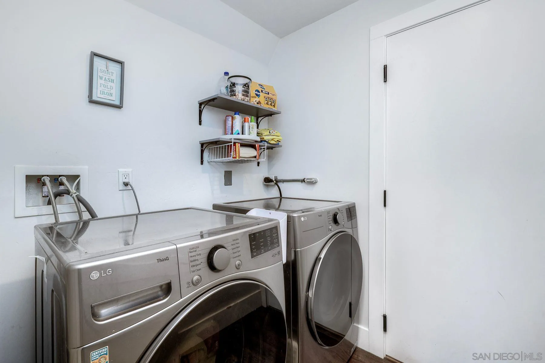 https://cdn.realtyfeed.com/cdn/127/260023497/fc8e6b7702f1d703eb4d8921ea0f695f.webp