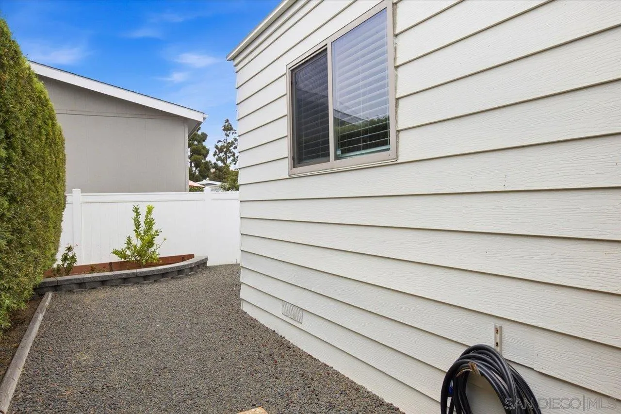 https://cdn.realtyfeed.com/cdn/127/260023501/3505c7f223e3f126773dc53ed89bea63.webp