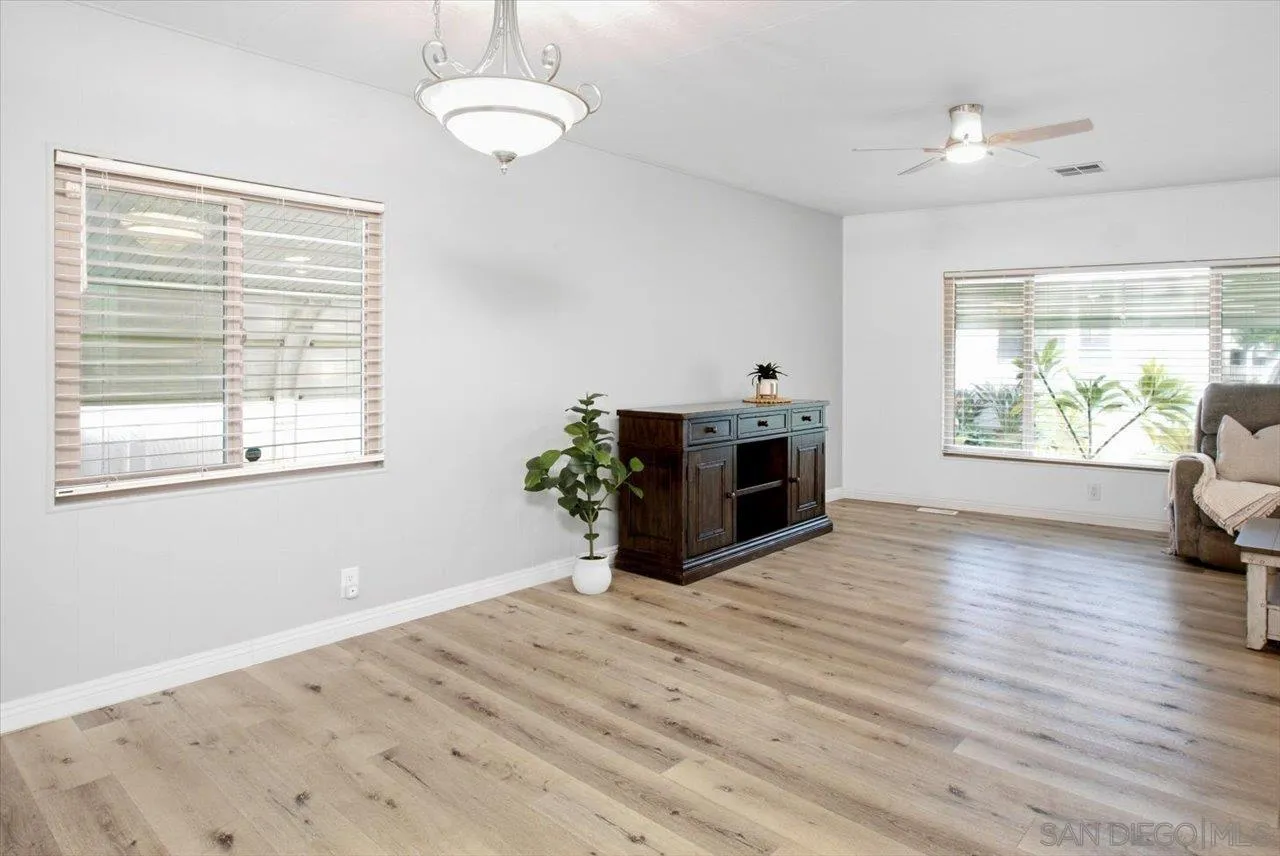 https://cdn.realtyfeed.com/cdn/127/260023501/81eea413ab1b2f5879f0c1077cde57ca.webp
