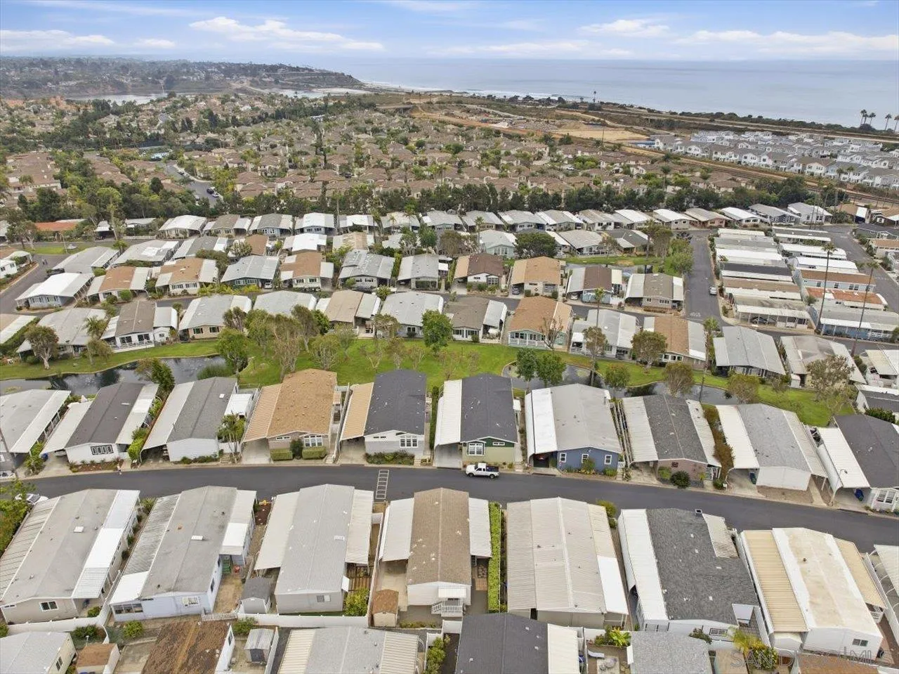 https://cdn.realtyfeed.com/cdn/127/260023501/8bb459780ab3ffdff5b0f823b0c735dc.webp
