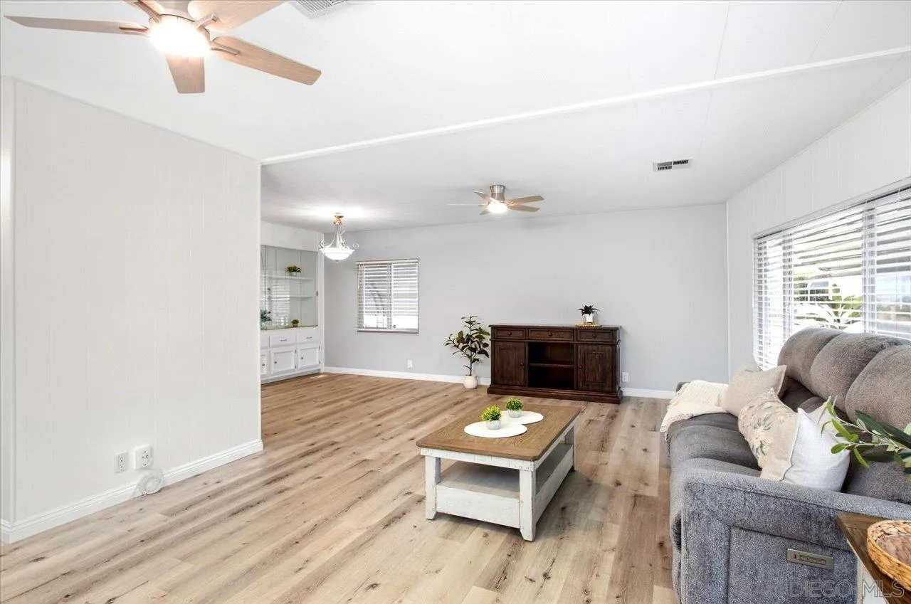 https://cdn.realtyfeed.com/cdn/127/260023501/b56fa8f1de0f4644640162c864671376.webp