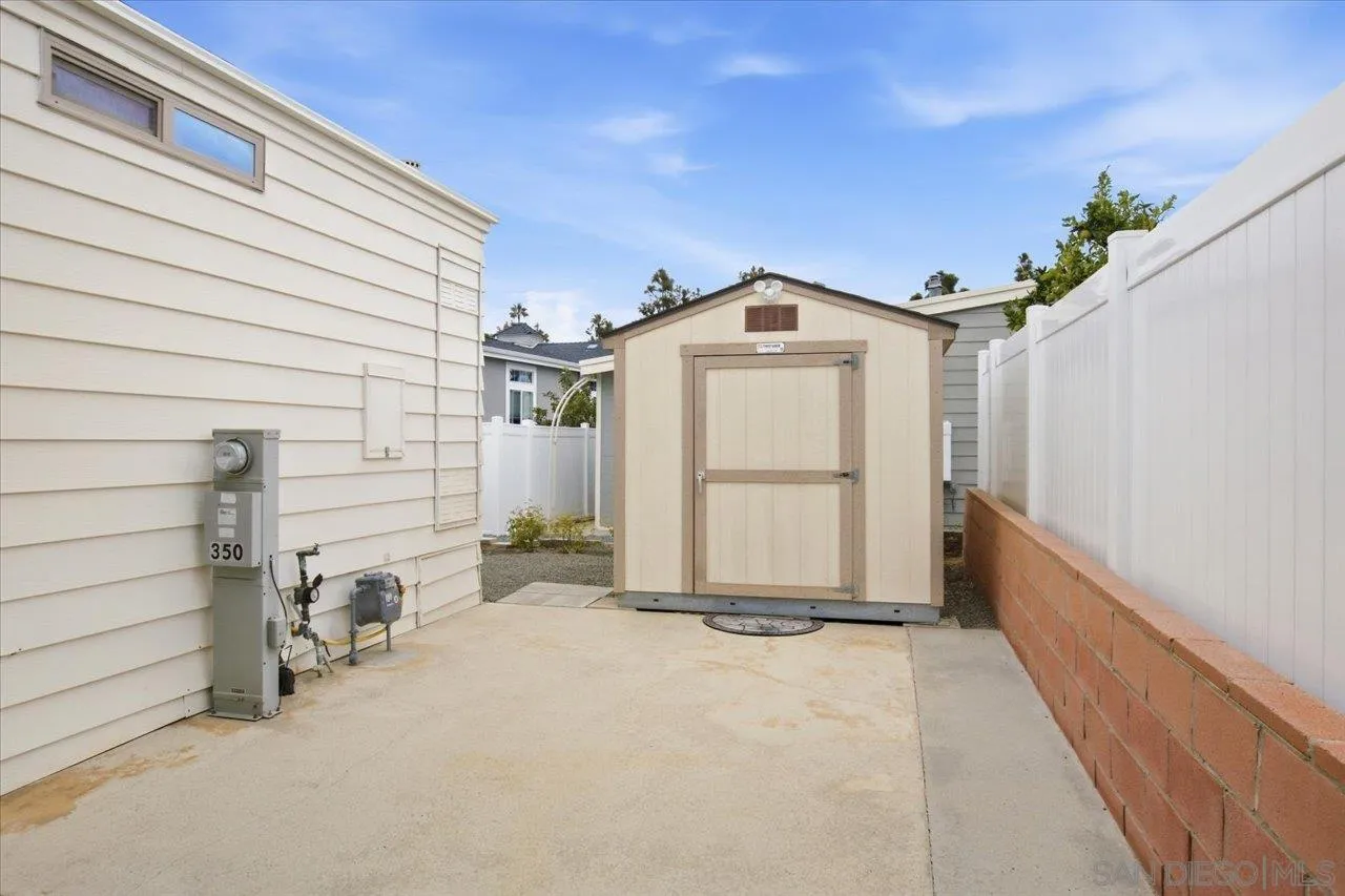 https://cdn.realtyfeed.com/cdn/127/260023501/e7bf3f251e17ad1f9e819d3f6b359161.webp