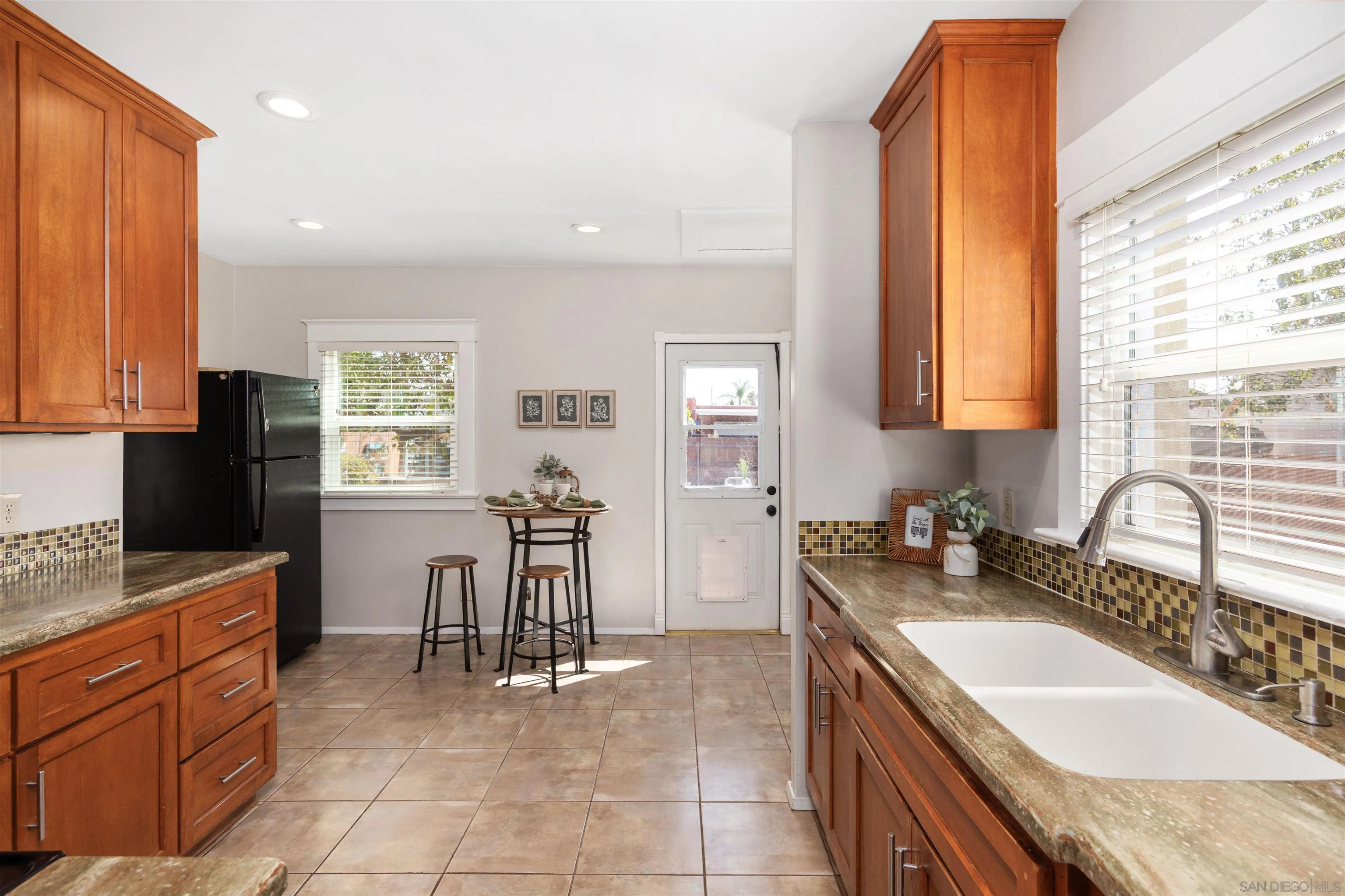 https://cdn.realtyfeed.com/cdn/127/260023502/453c6b753de8a9d85c722d993a2a073f.webp
