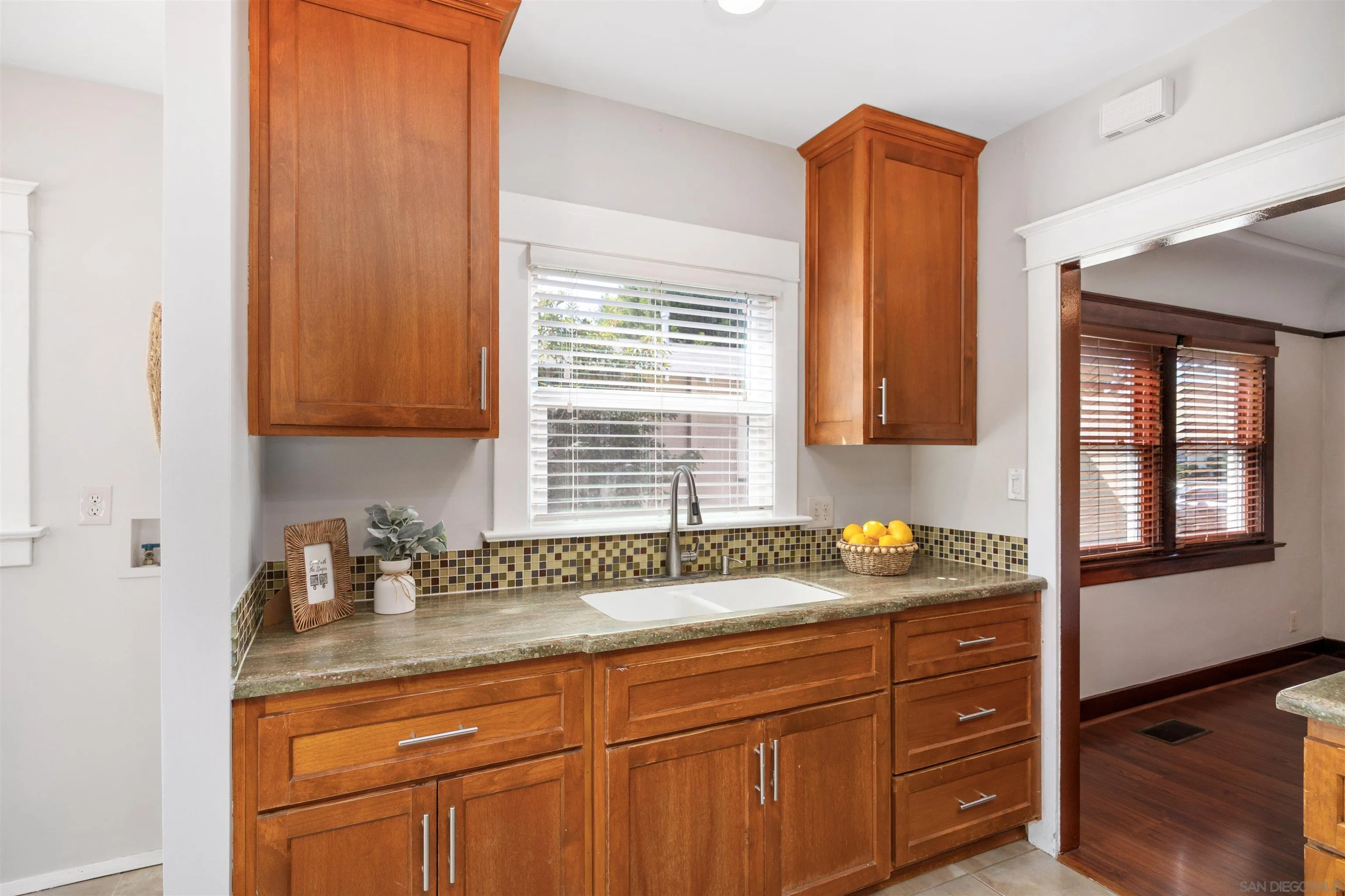 https://cdn.realtyfeed.com/cdn/127/260023502/d142d3a0230c84bf49ea641470ccb6cd.webp