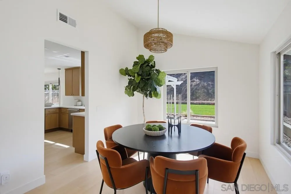 https://cdn.realtyfeed.com/cdn/127/260023509/b05e7ca3a0ee62918bb54e4c7c22c8bf.webp