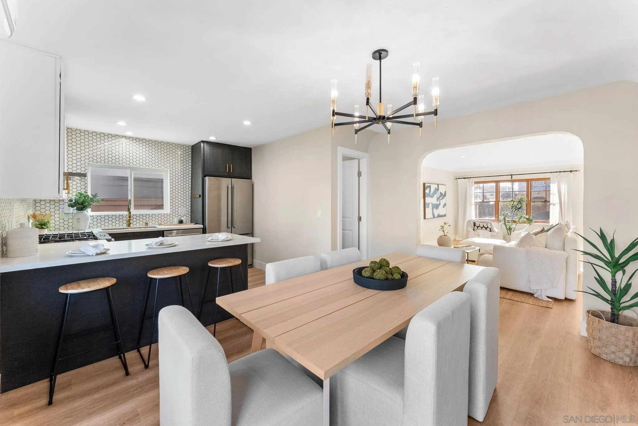 https://cdn.realtyfeed.com/cdn/127/260023510/0e9dc3381698f488ebad86ce14f187c3.webp