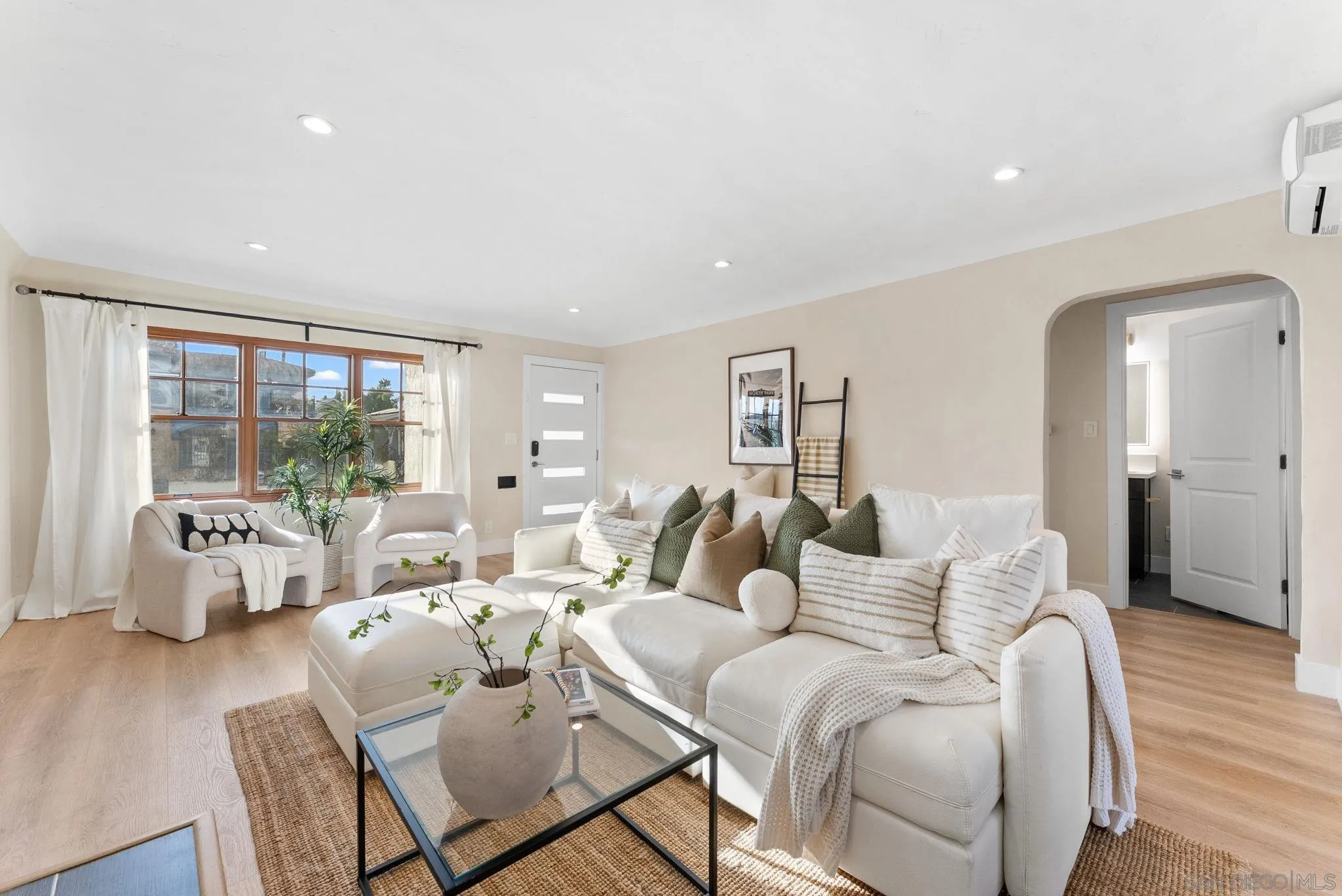 https://cdn.realtyfeed.com/cdn/127/260023510/141e1546e2ab9cd4f0e9ee9ed4842dbe.webp