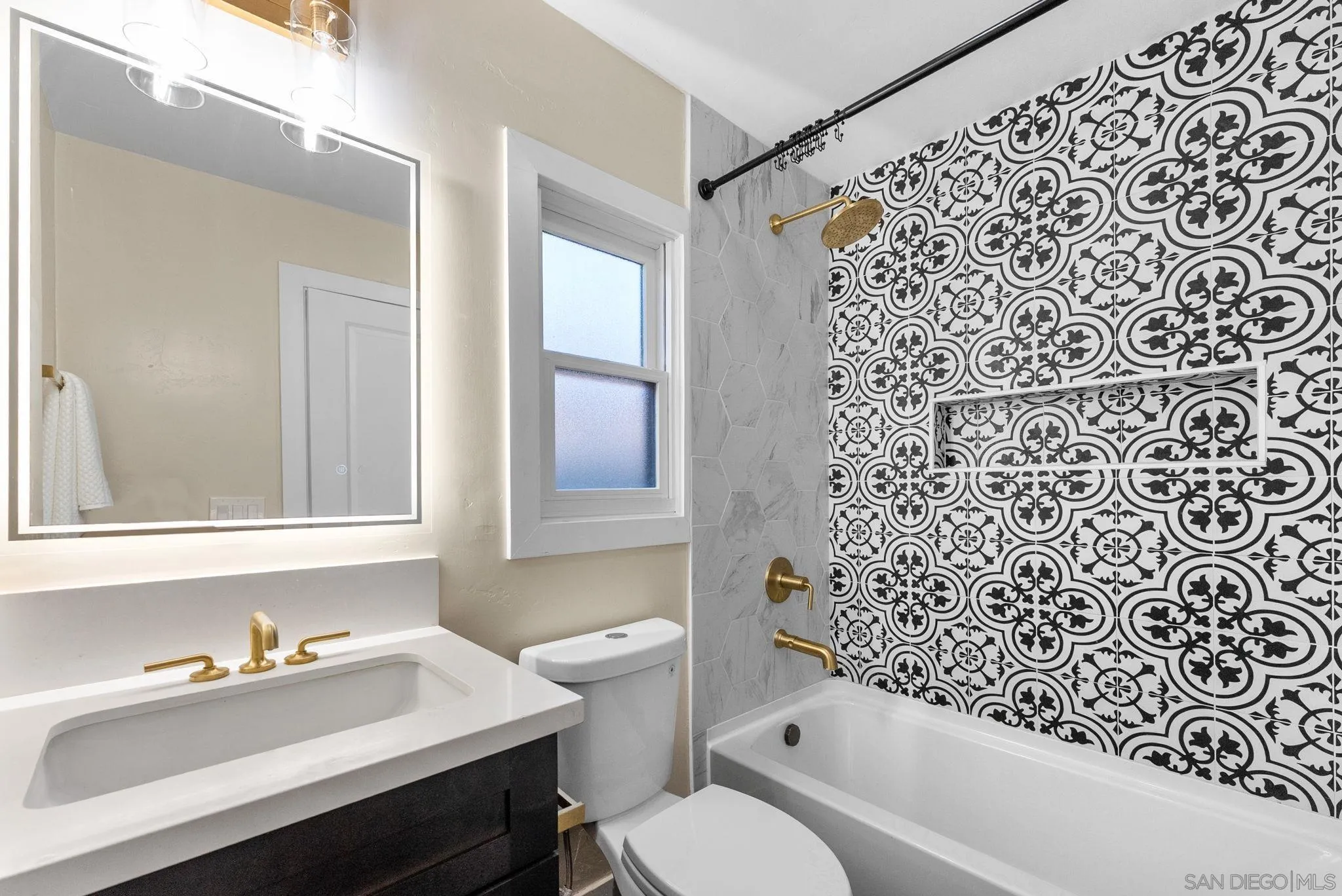 https://cdn.realtyfeed.com/cdn/127/260023510/434cf3b04be954312446fed67f499dbf.webp