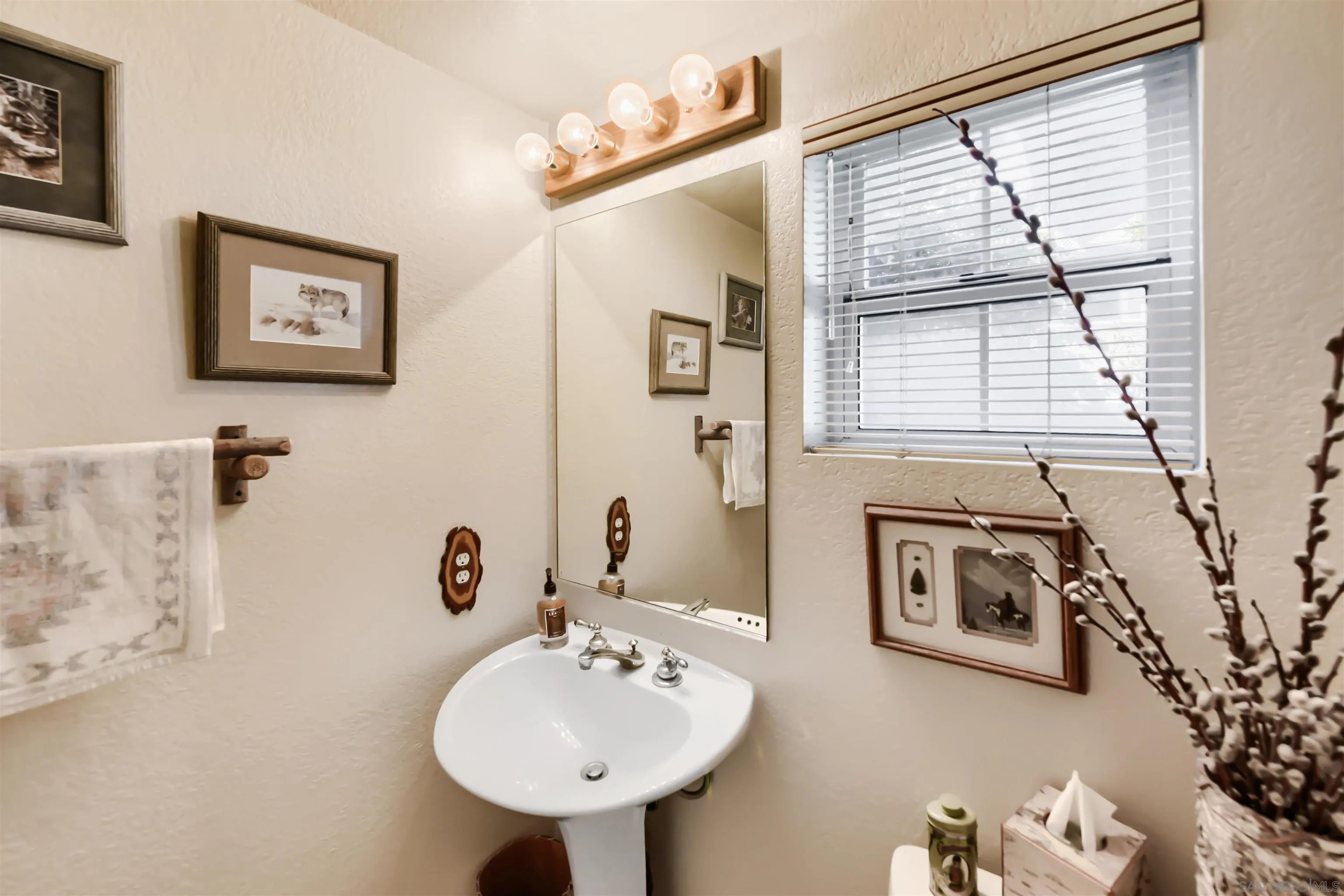 https://cdn.realtyfeed.com/cdn/127/260023512/40050993dd52e632a890166865d33e8a.webp