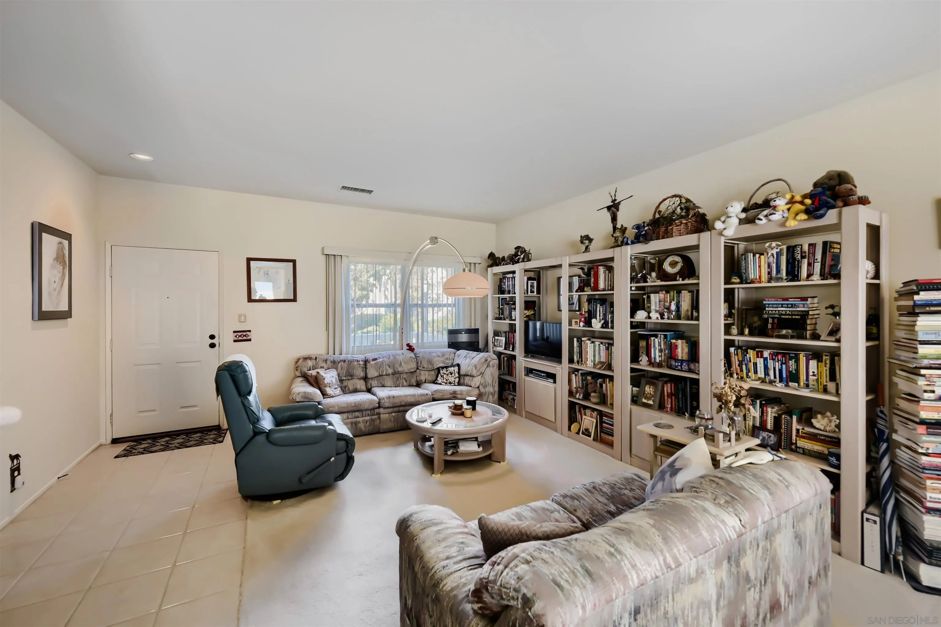 https://cdn.realtyfeed.com/cdn/127/260023512/5014191d3eeedcb8e18a9a56f129536f.webp