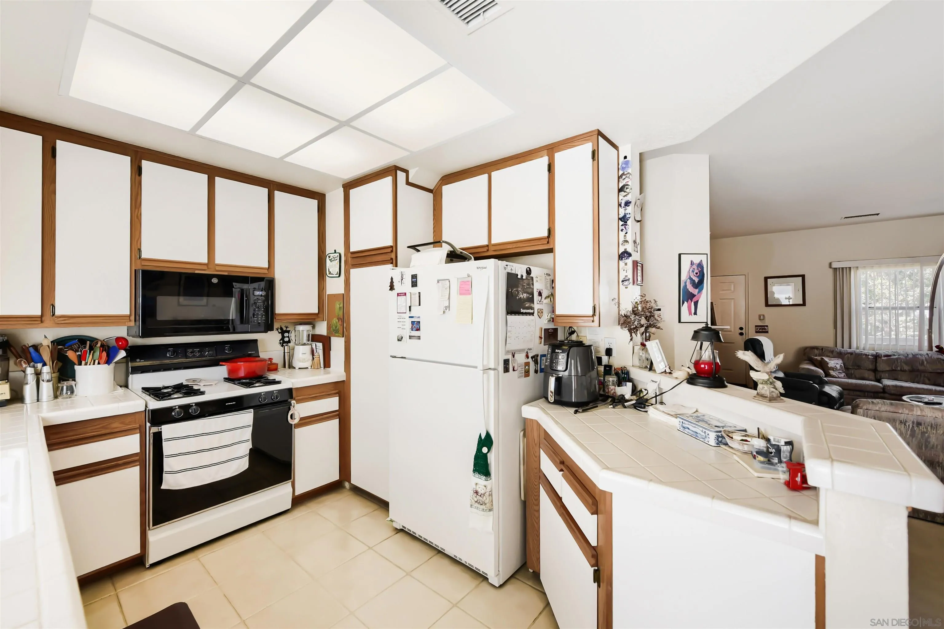https://cdn.realtyfeed.com/cdn/127/260023512/707b88a6f8c2442309f8b6c1f6ffc35c.webp