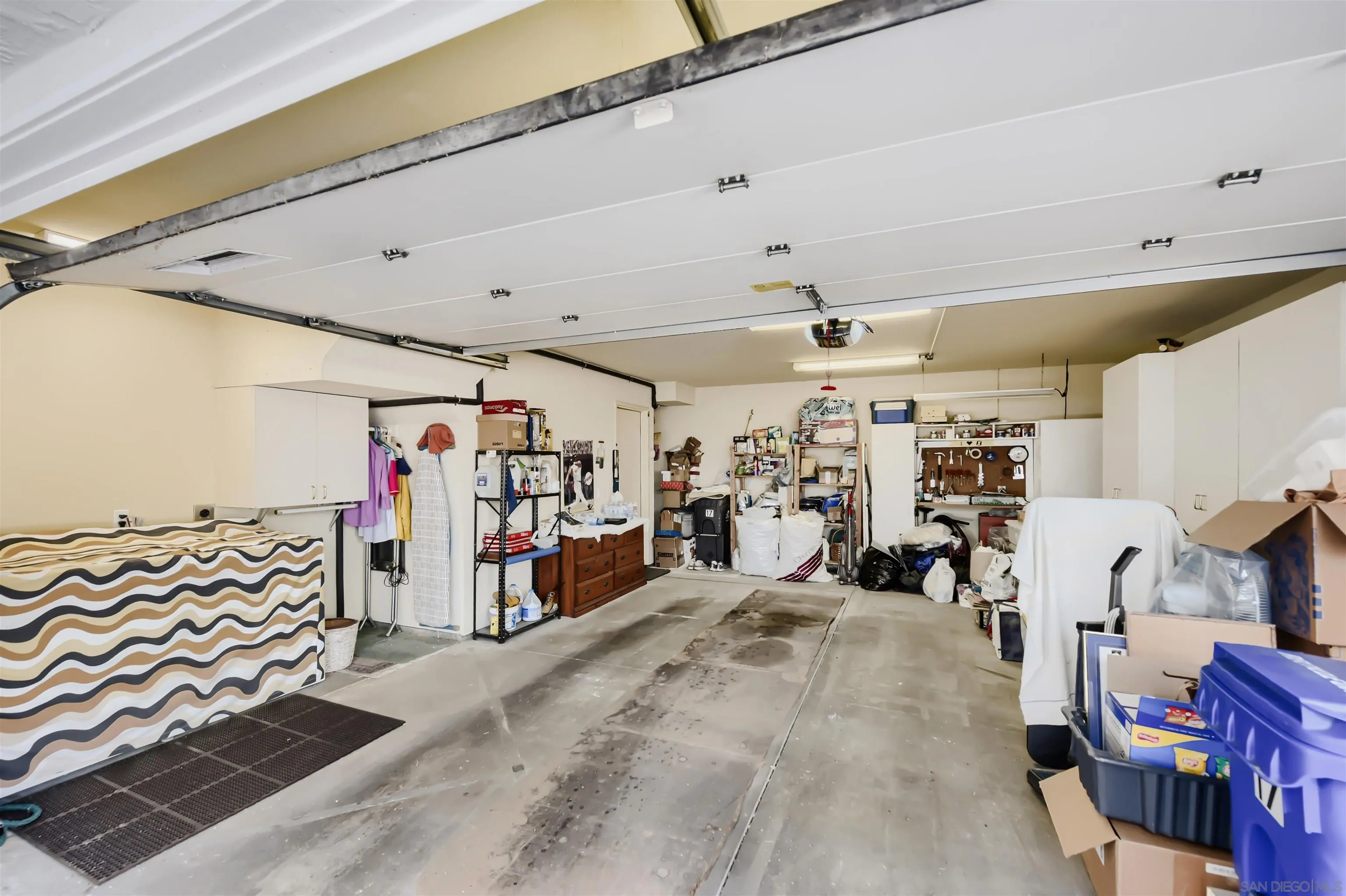 https://cdn.realtyfeed.com/cdn/127/260023512/7cbbbf39138088832712b6f879fc07a0.webp
