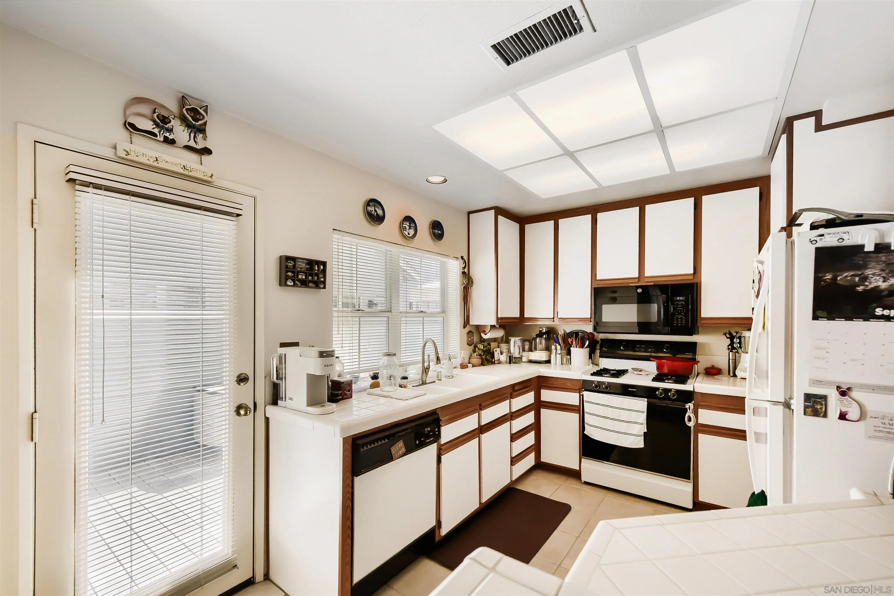 https://cdn.realtyfeed.com/cdn/127/260023512/8adac761b443483a3f17ce8bfd3528fd.webp