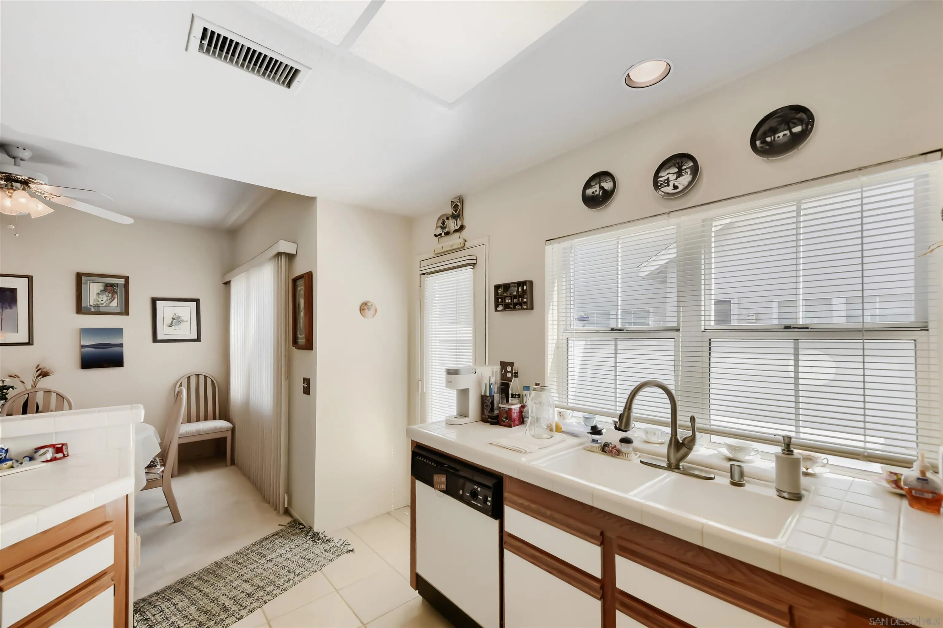 https://cdn.realtyfeed.com/cdn/127/260023512/a0a8178d2ba9ced27a4167bc3c6d3c67.webp