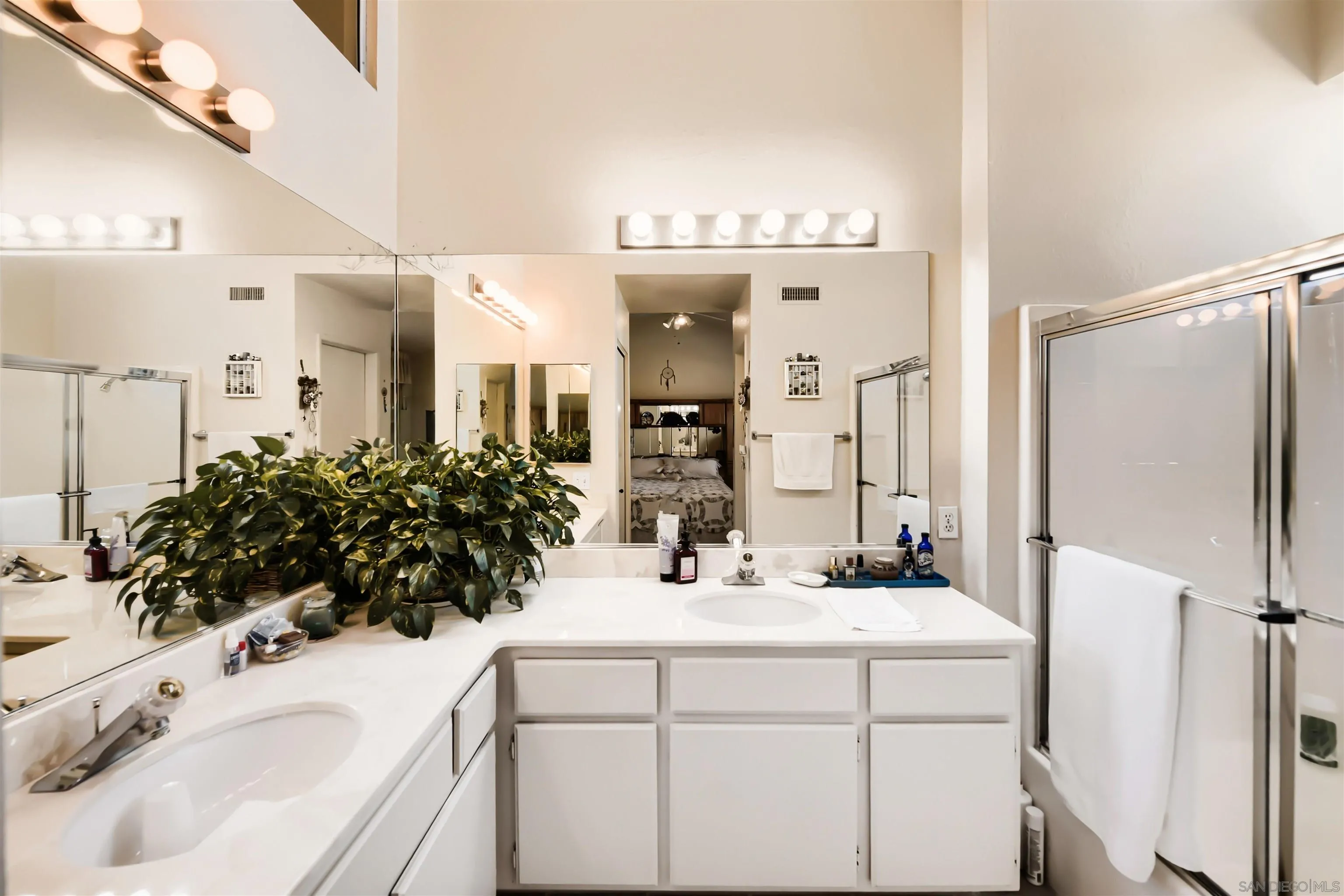 https://cdn.realtyfeed.com/cdn/127/260023512/d075cdb17bb76ae3b8560a6cced1f774.webp