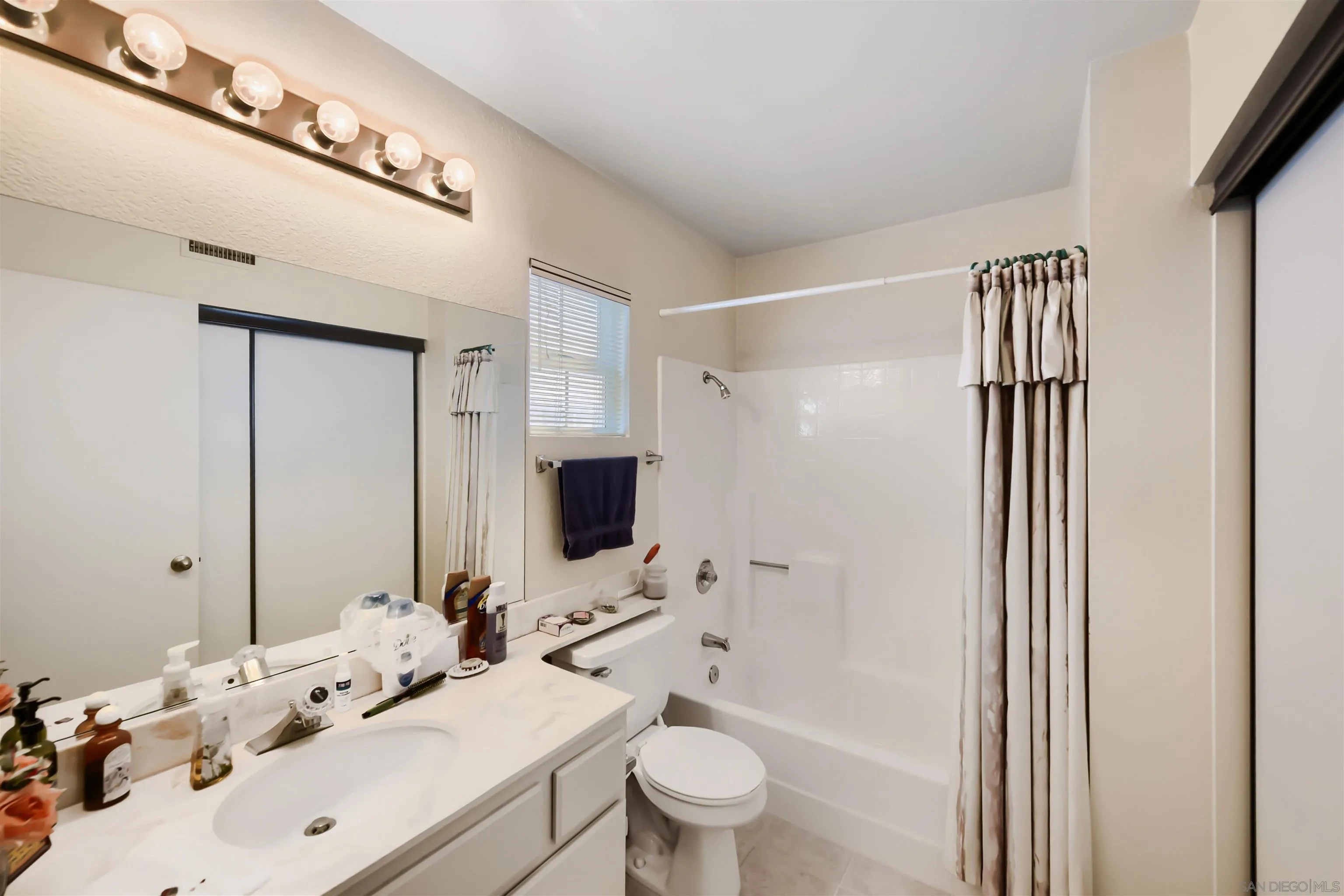 https://cdn.realtyfeed.com/cdn/127/260023512/ef085e023b1afae5ff6b670bf6dc6a10.webp