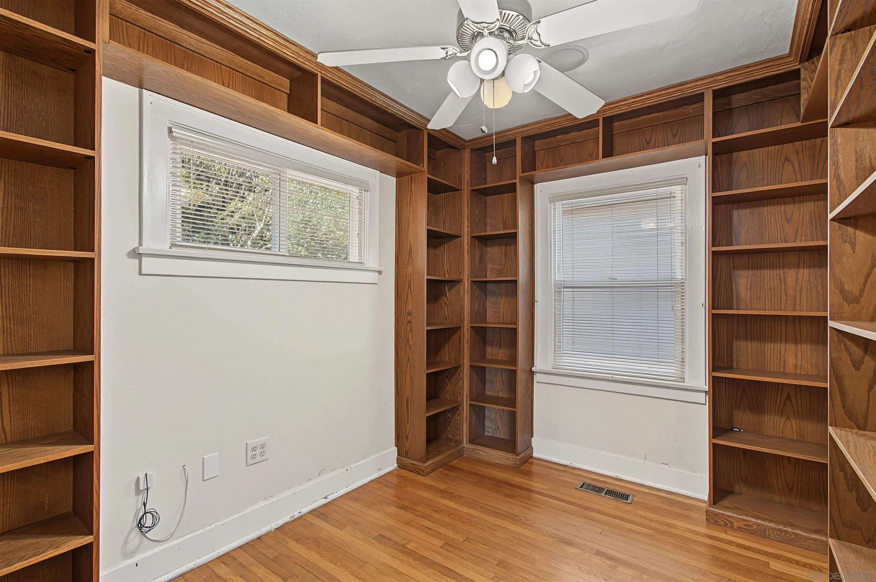 https://cdn.realtyfeed.com/cdn/127/260023516/aa80f13ab3622ca89b39d197b5297e20.webp