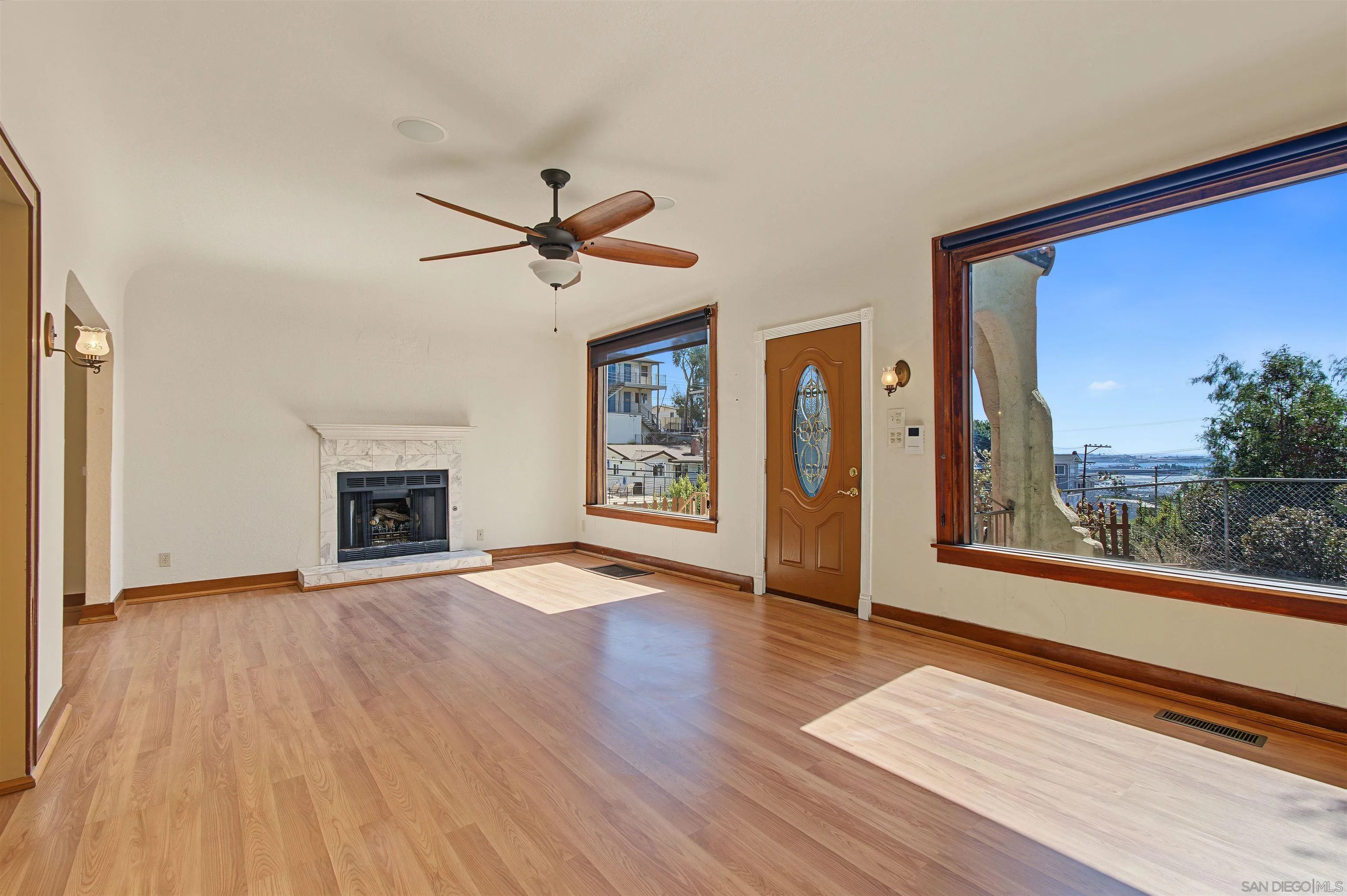 https://cdn.realtyfeed.com/cdn/127/260023516/accb9d39853e79016d4be3af0a17b9d3.webp