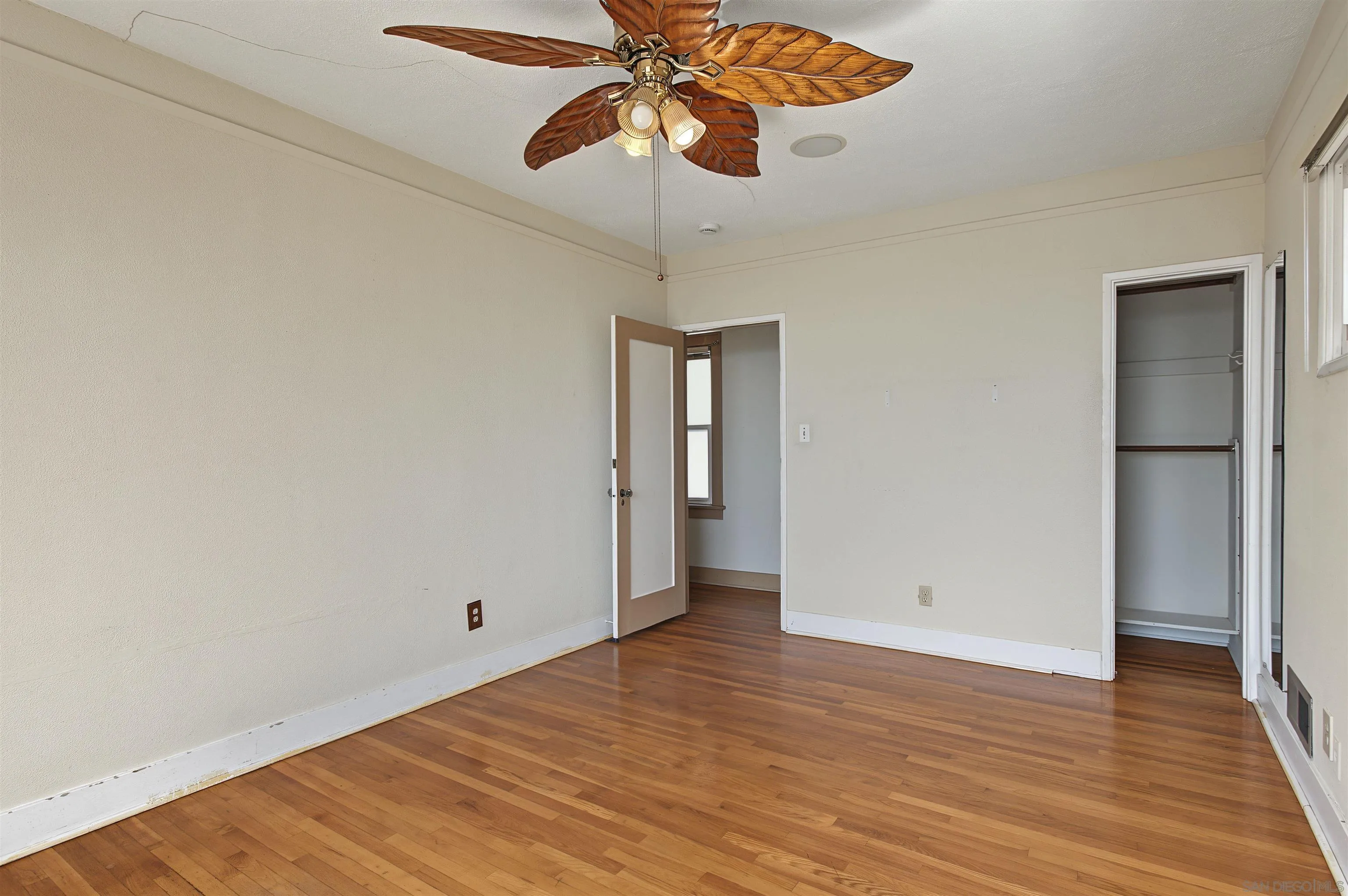https://cdn.realtyfeed.com/cdn/127/260023516/e90206fe9668984092b815ae3f5bb7c2.webp