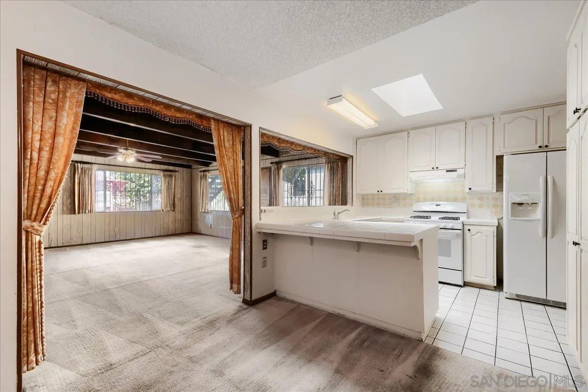 https://cdn.realtyfeed.com/cdn/127/260023517/3af6bfc471207d7405122d01b91ec426.webp