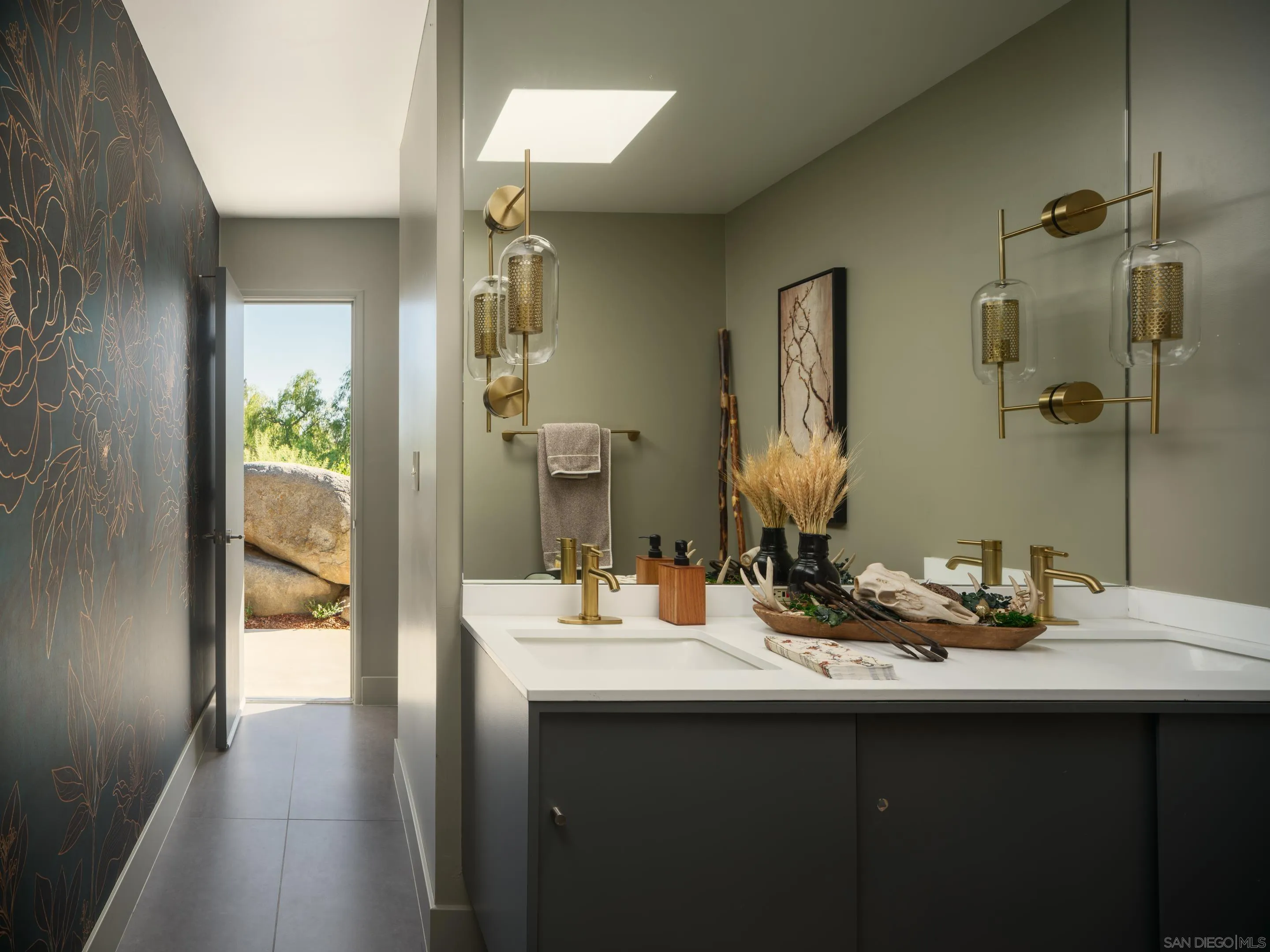 https://cdn.realtyfeed.com/cdn/127/260023518/19d9b2370b965ef6ccaf766165485d99.webp