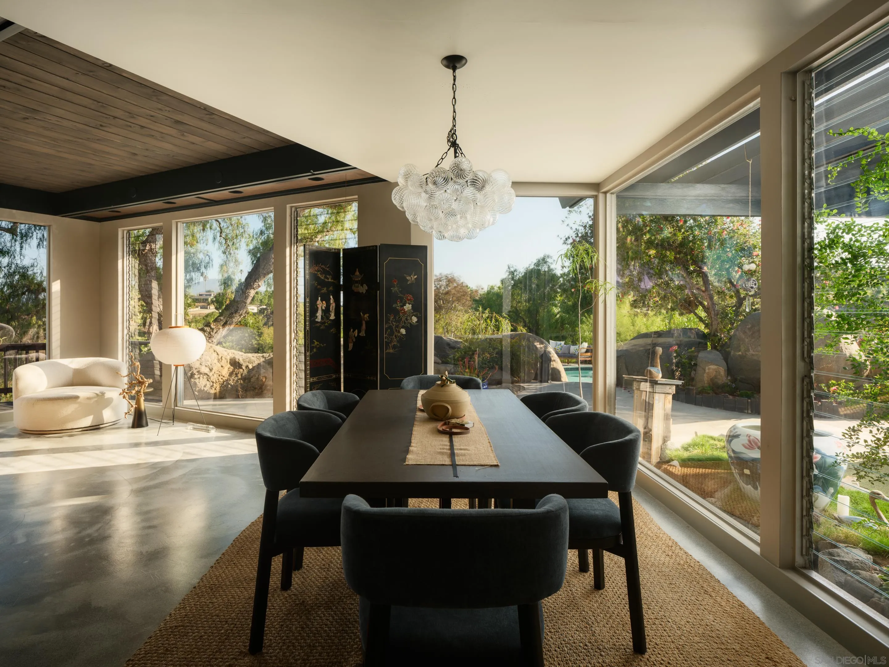 https://cdn.realtyfeed.com/cdn/127/260023518/43678892132f71f32eb7322d70932c08.webp