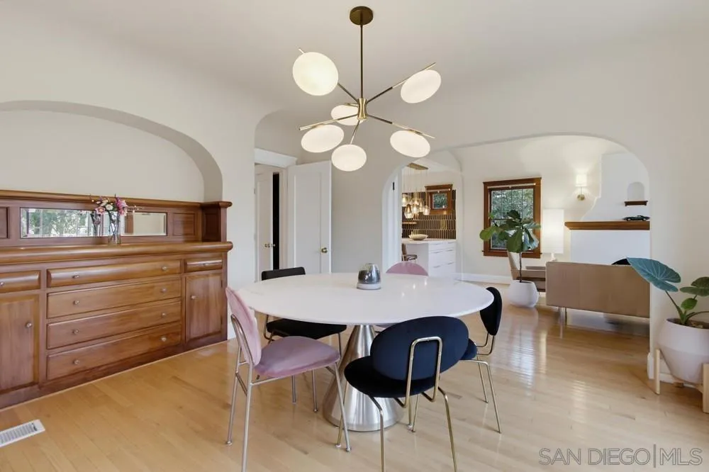 https://cdn.realtyfeed.com/cdn/127/260023519/8c9a9be294f8b0c290418aeeb7a58757.webp