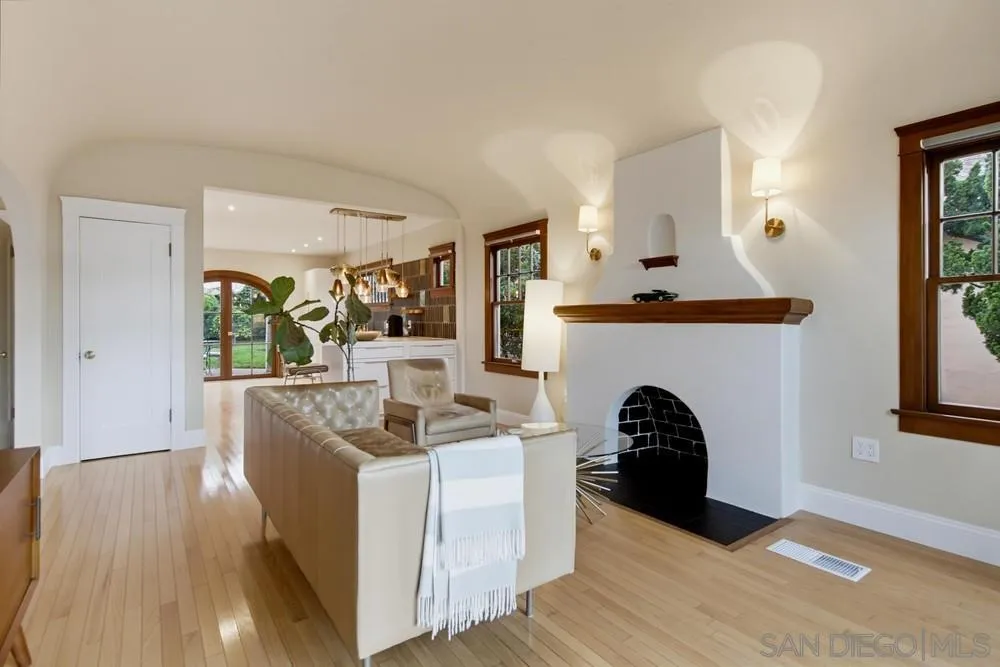 https://cdn.realtyfeed.com/cdn/127/260023519/91d474f3af173536150e48e4f85de7a6.webp